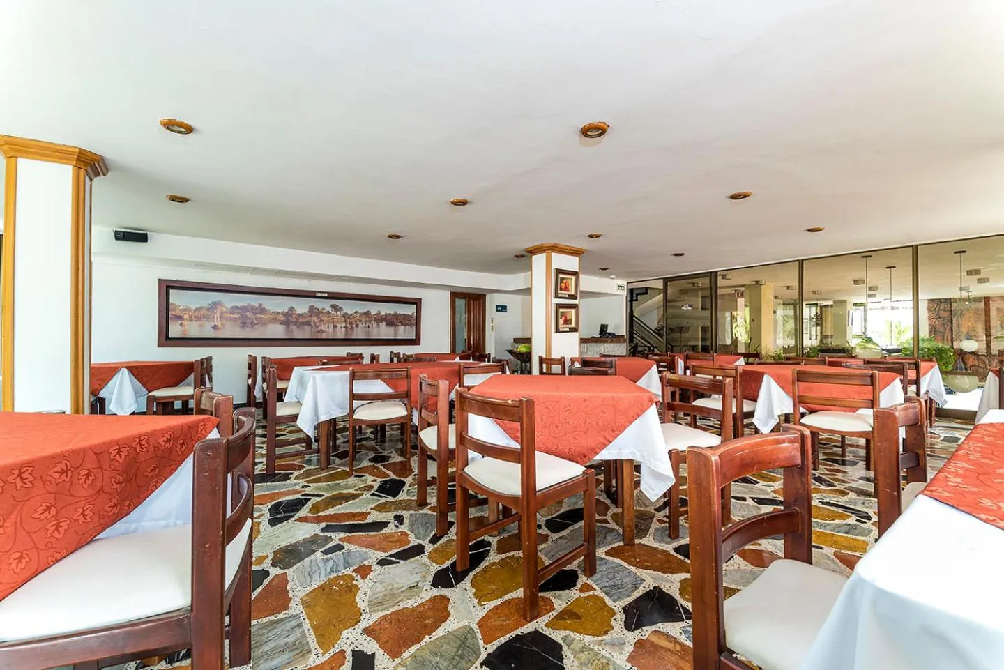 Restaurant/places to eat in Hotel Don Lolo
