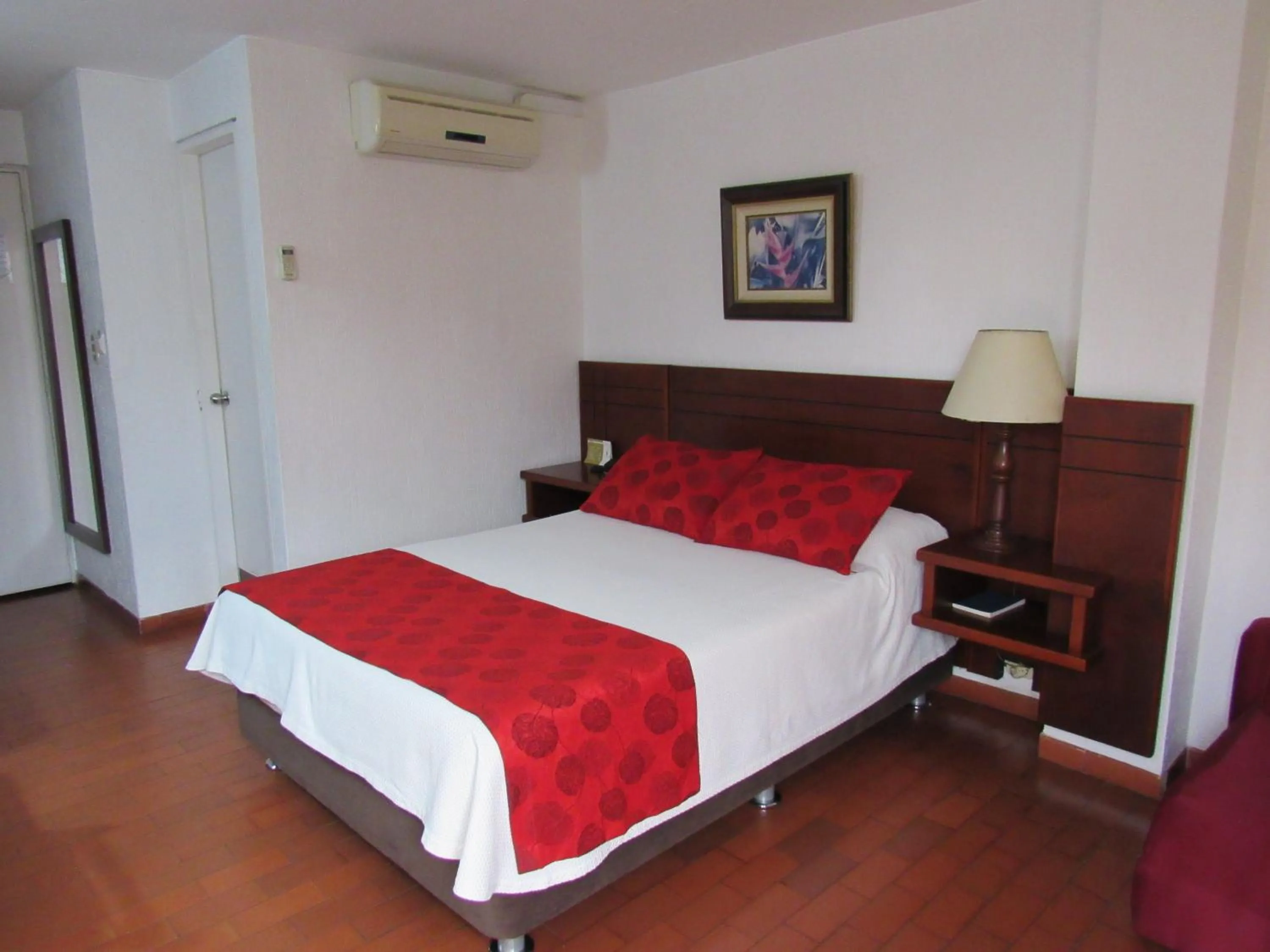 Photo of the whole room, Bed in Hotel Don Lolo