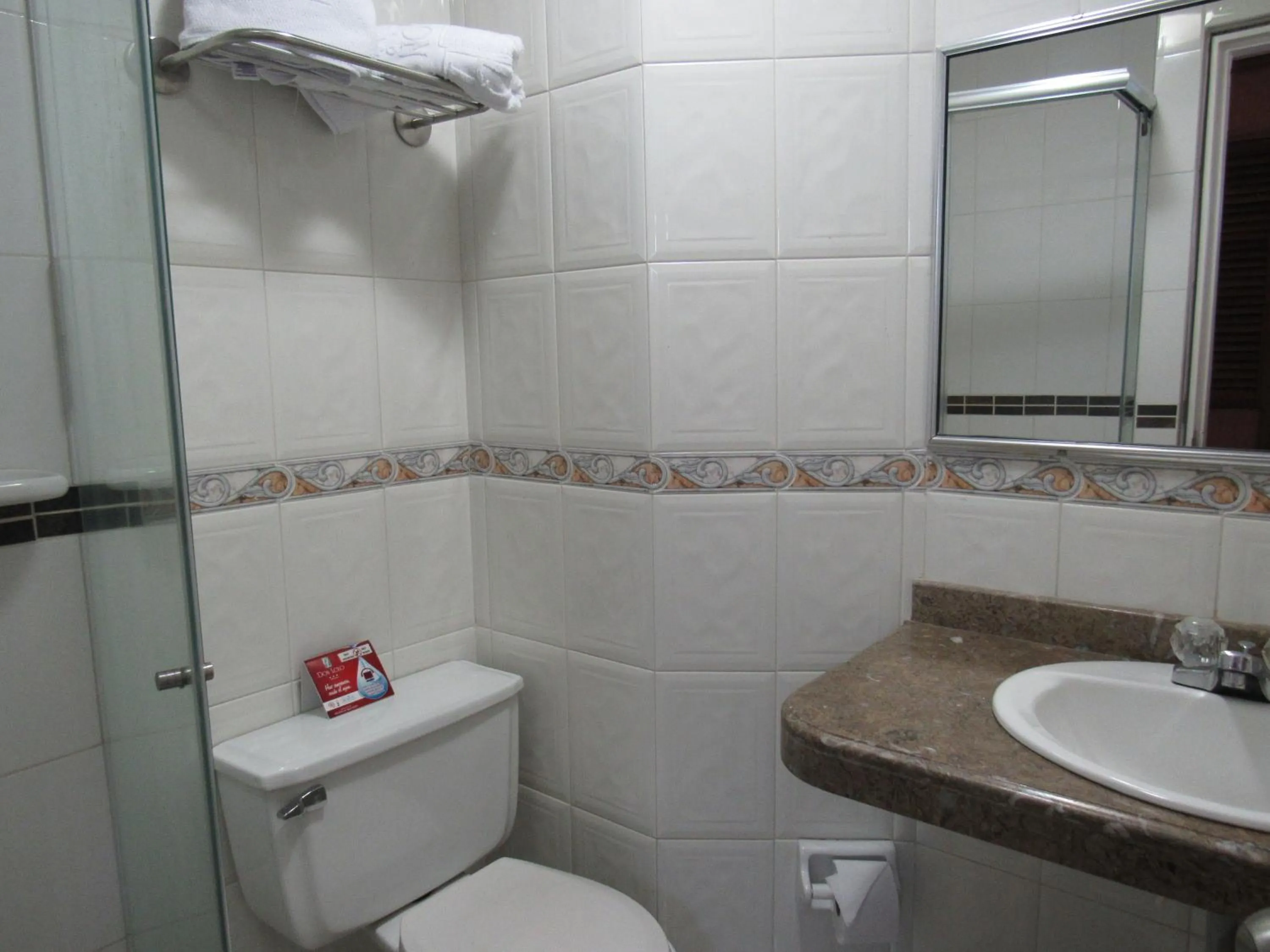 Bathroom in Hotel Don Lolo