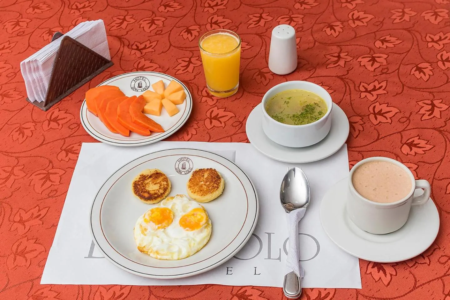 Food and drinks in Hotel Don Lolo