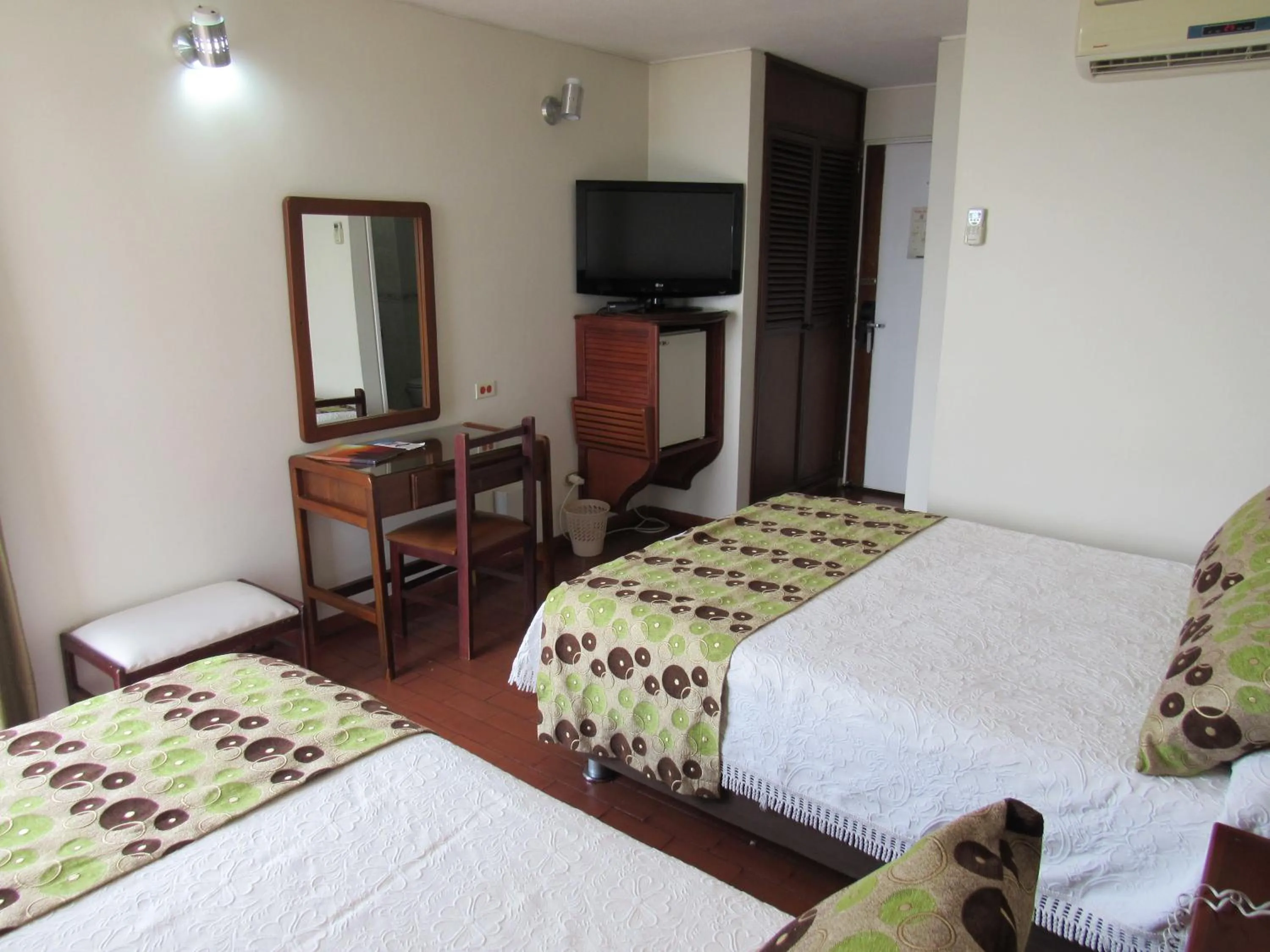 Photo of the whole room, Bed in Hotel Don Lolo