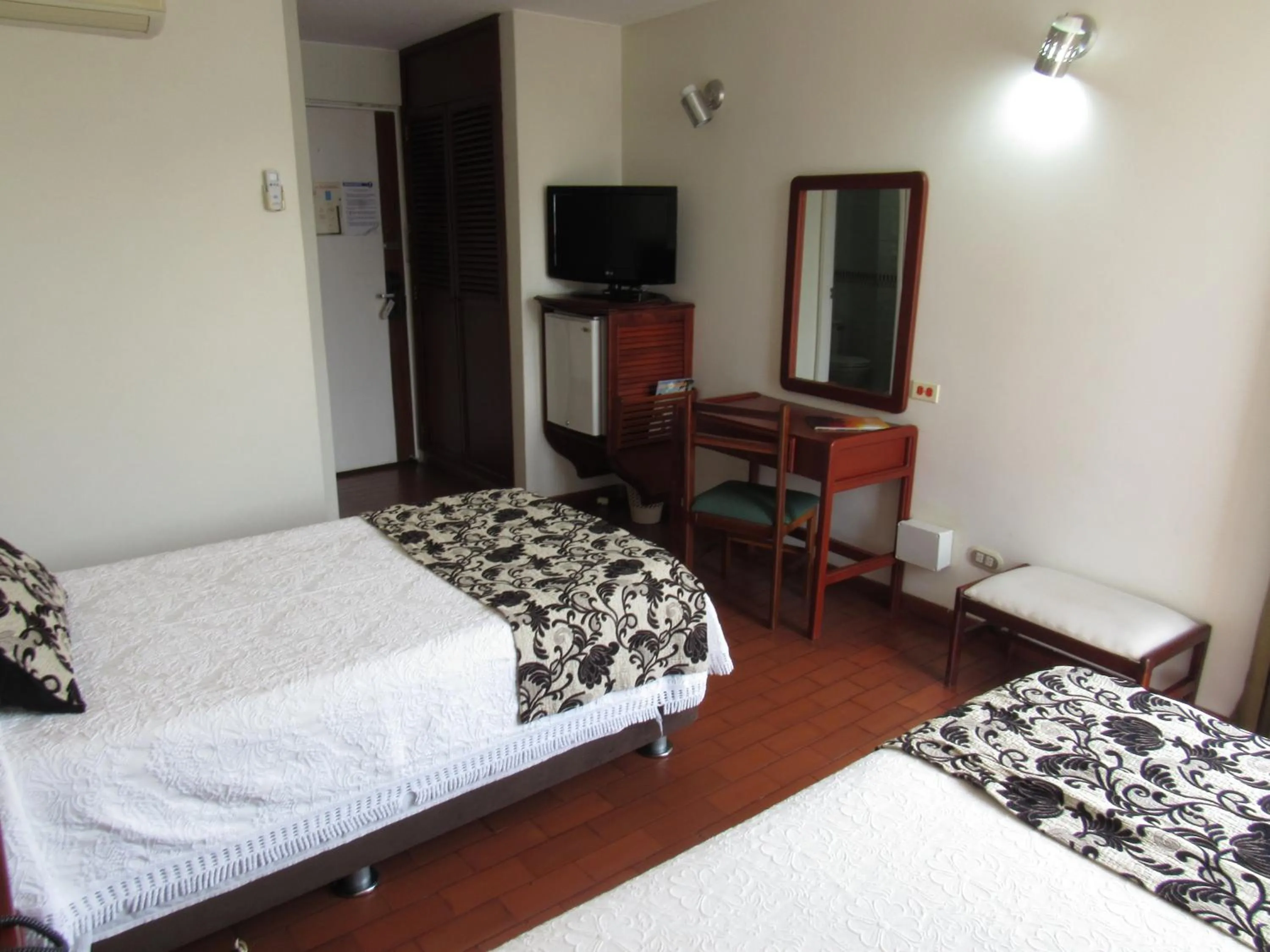 Photo of the whole room, Bed in Hotel Don Lolo