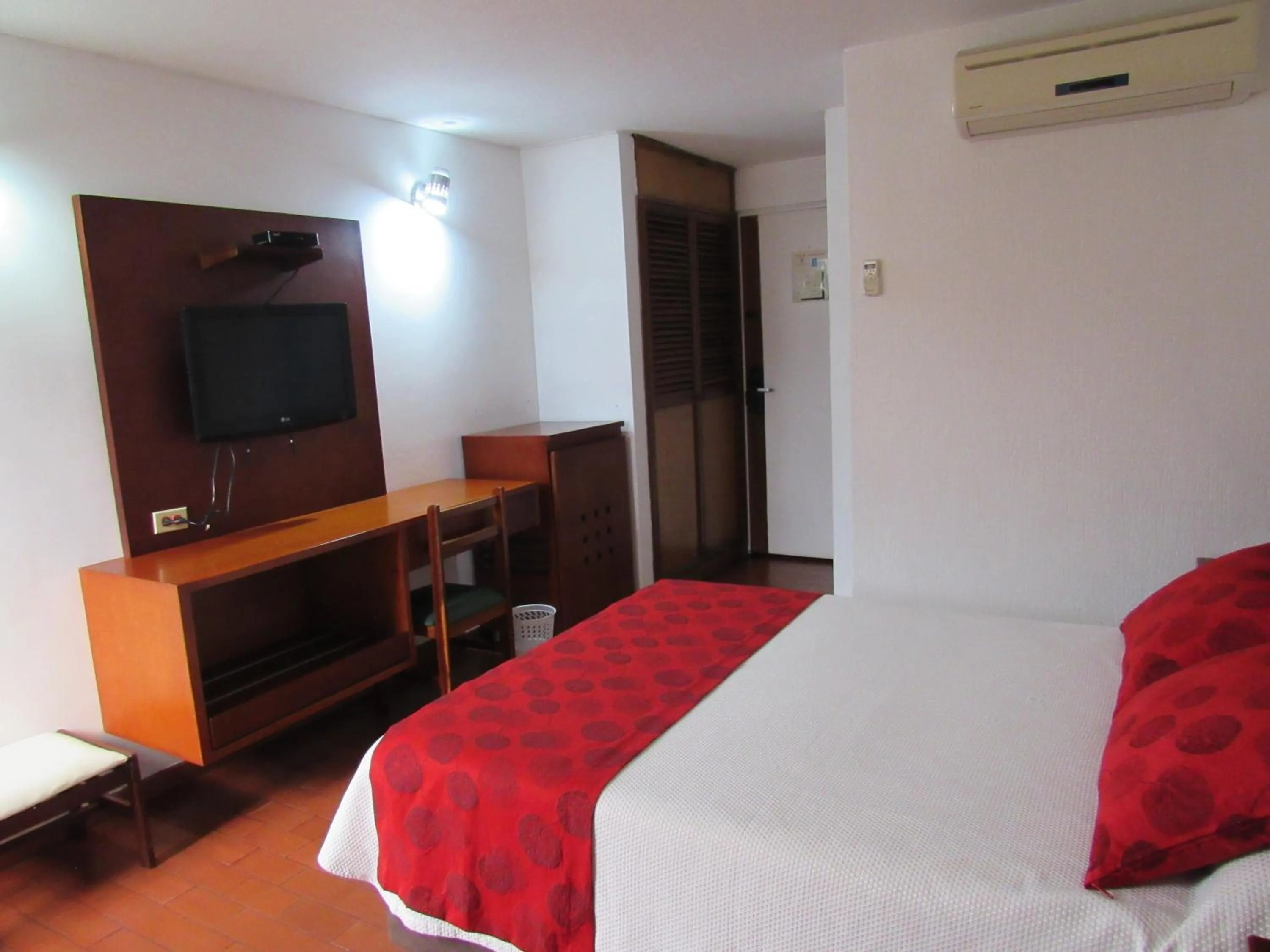 Photo of the whole room, Bed in Hotel Don Lolo