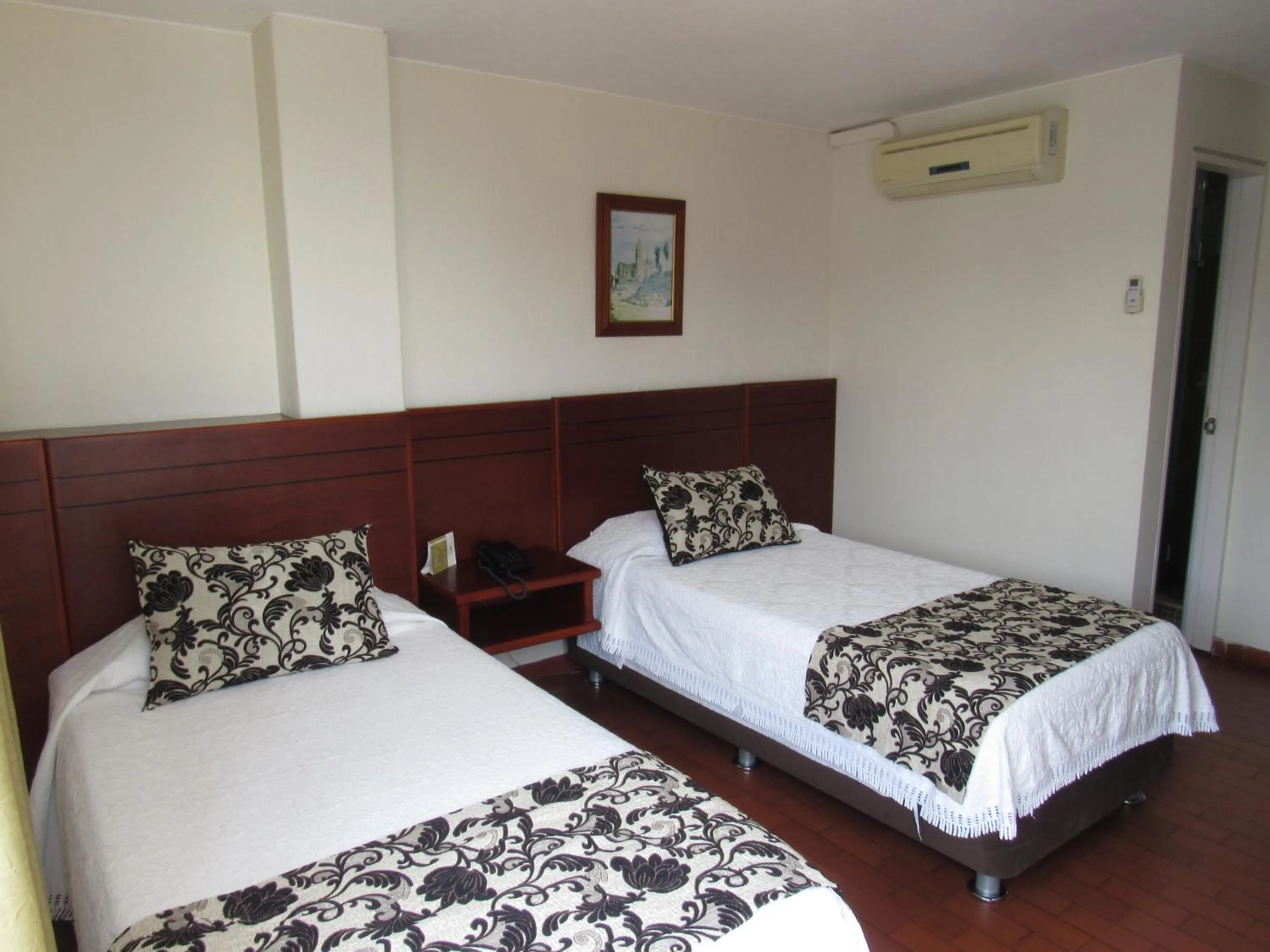 Photo of the whole room, Bed in Hotel Don Lolo