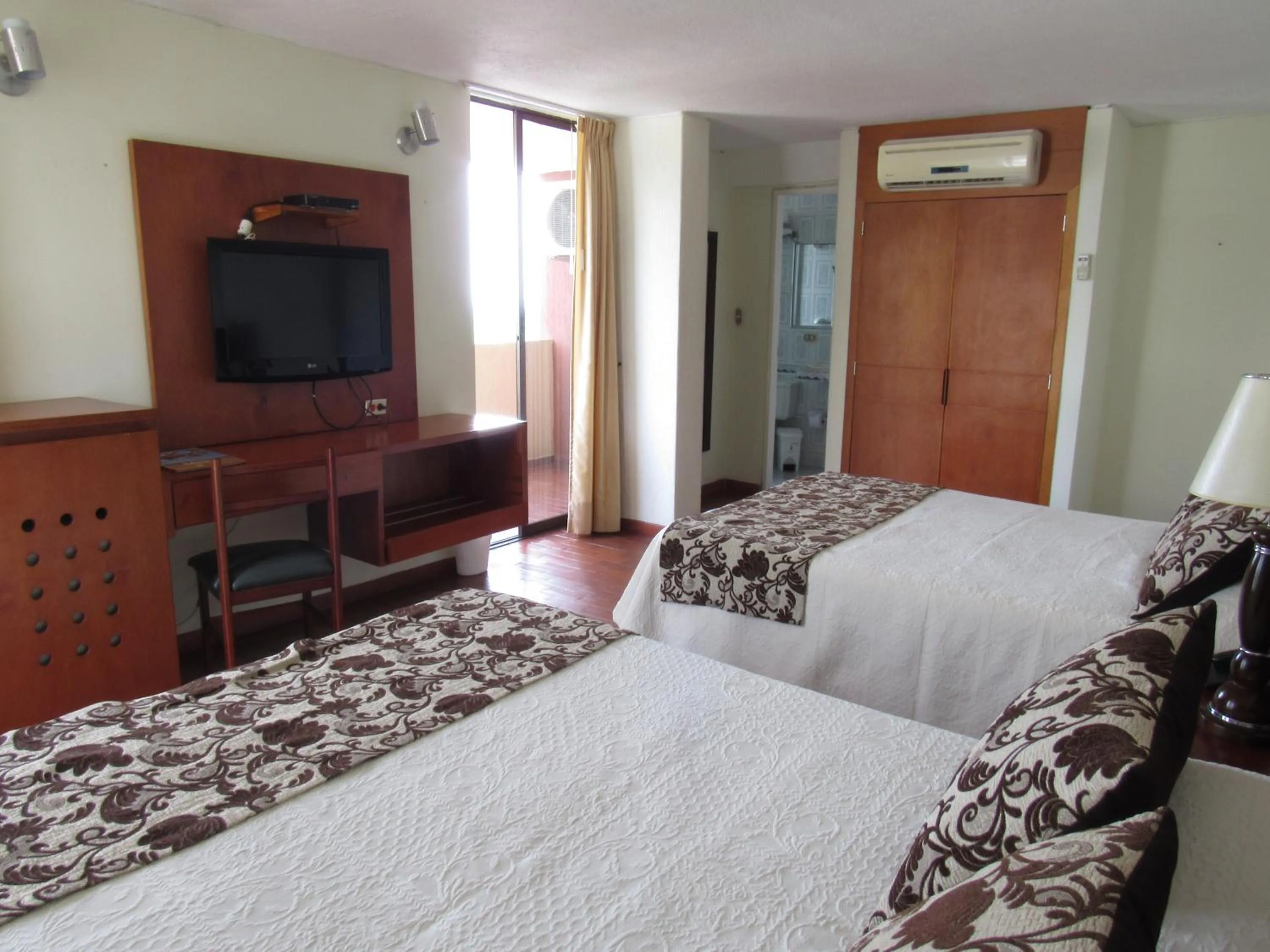 Photo of the whole room, Bed in Hotel Don Lolo