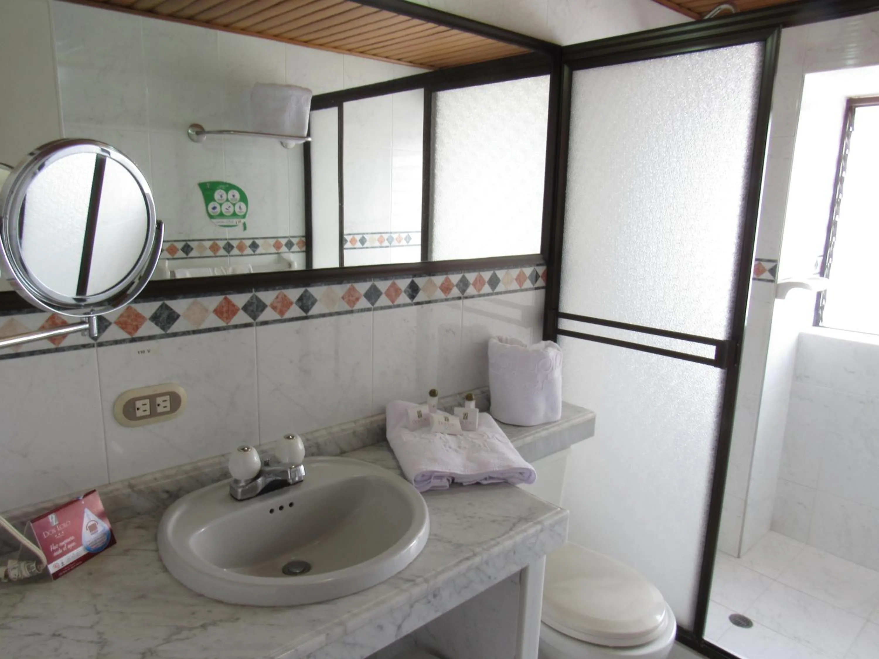 Bathroom in Hotel Don Lolo