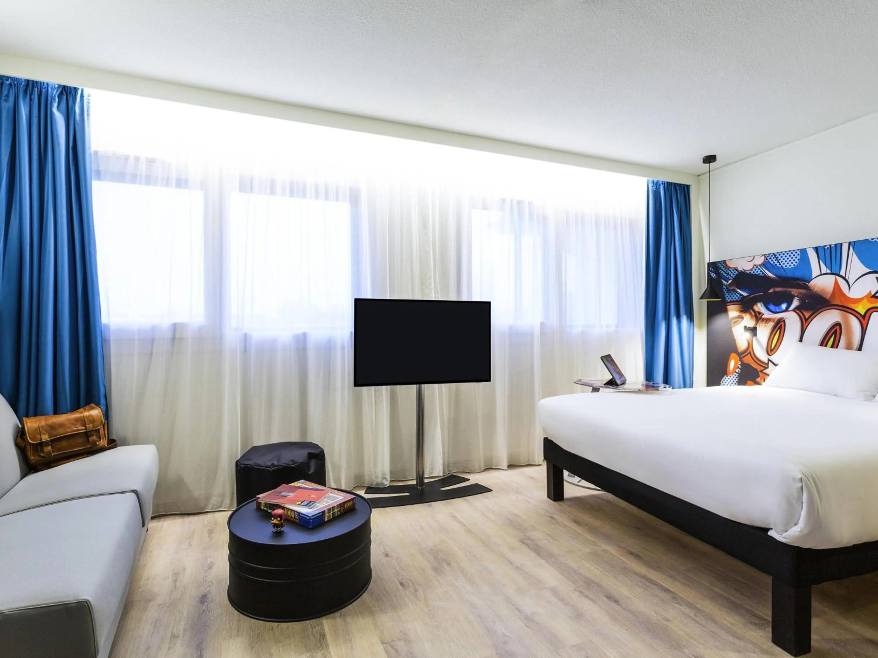 Bedroom, Bed in ibis Styles Bordeaux Sud