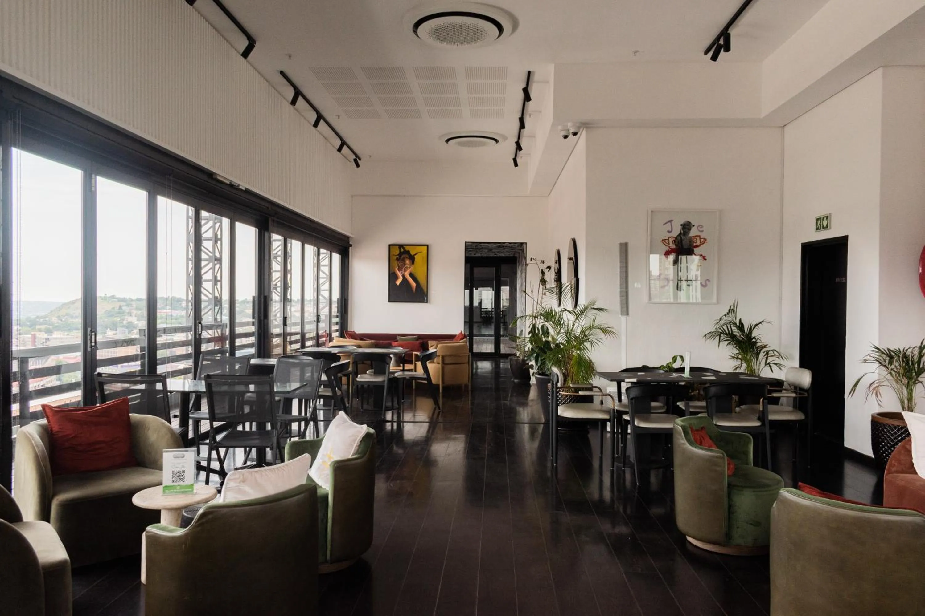 Restaurant/places to eat in Hallmark House