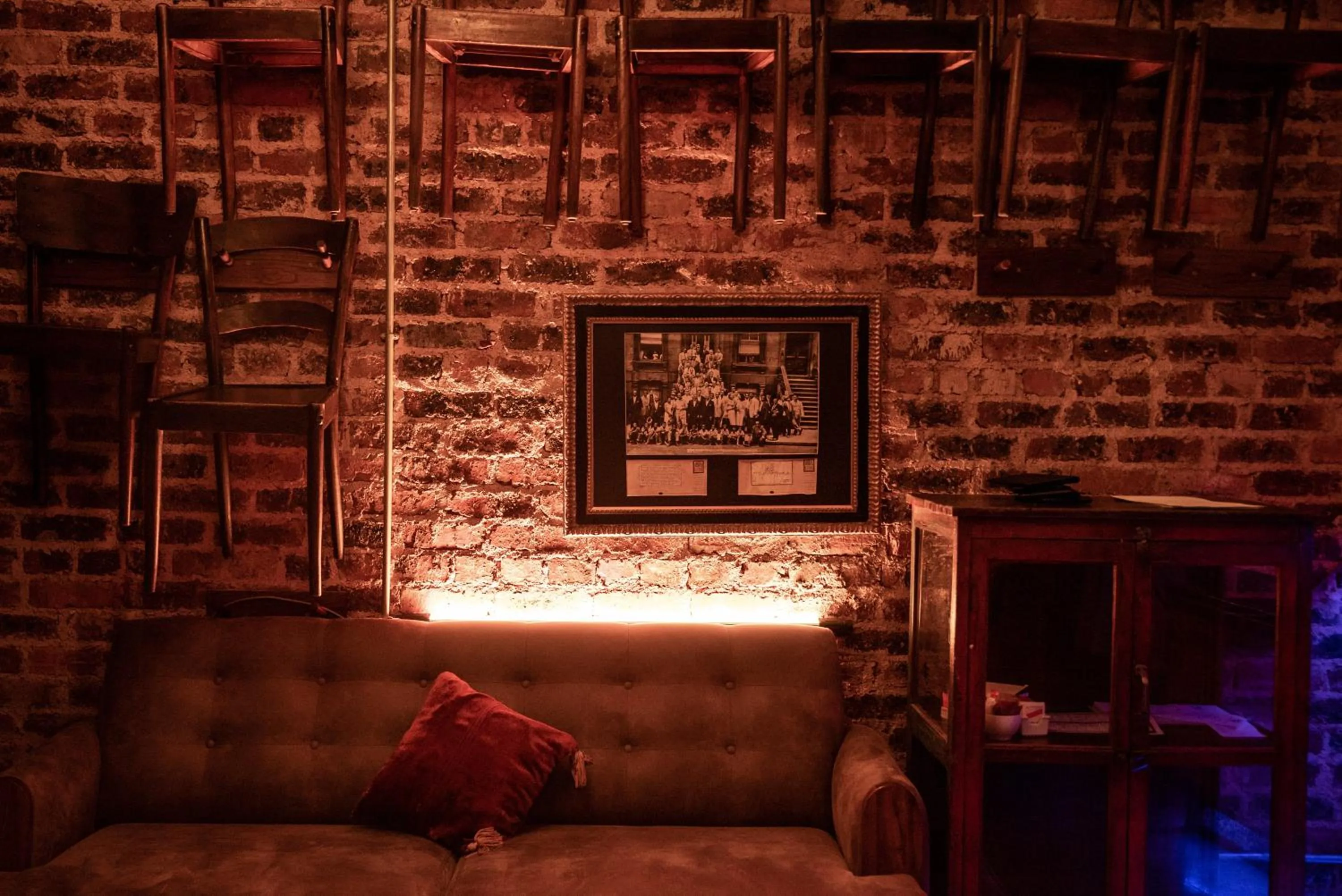 Restaurant/places to eat in Hallmark House