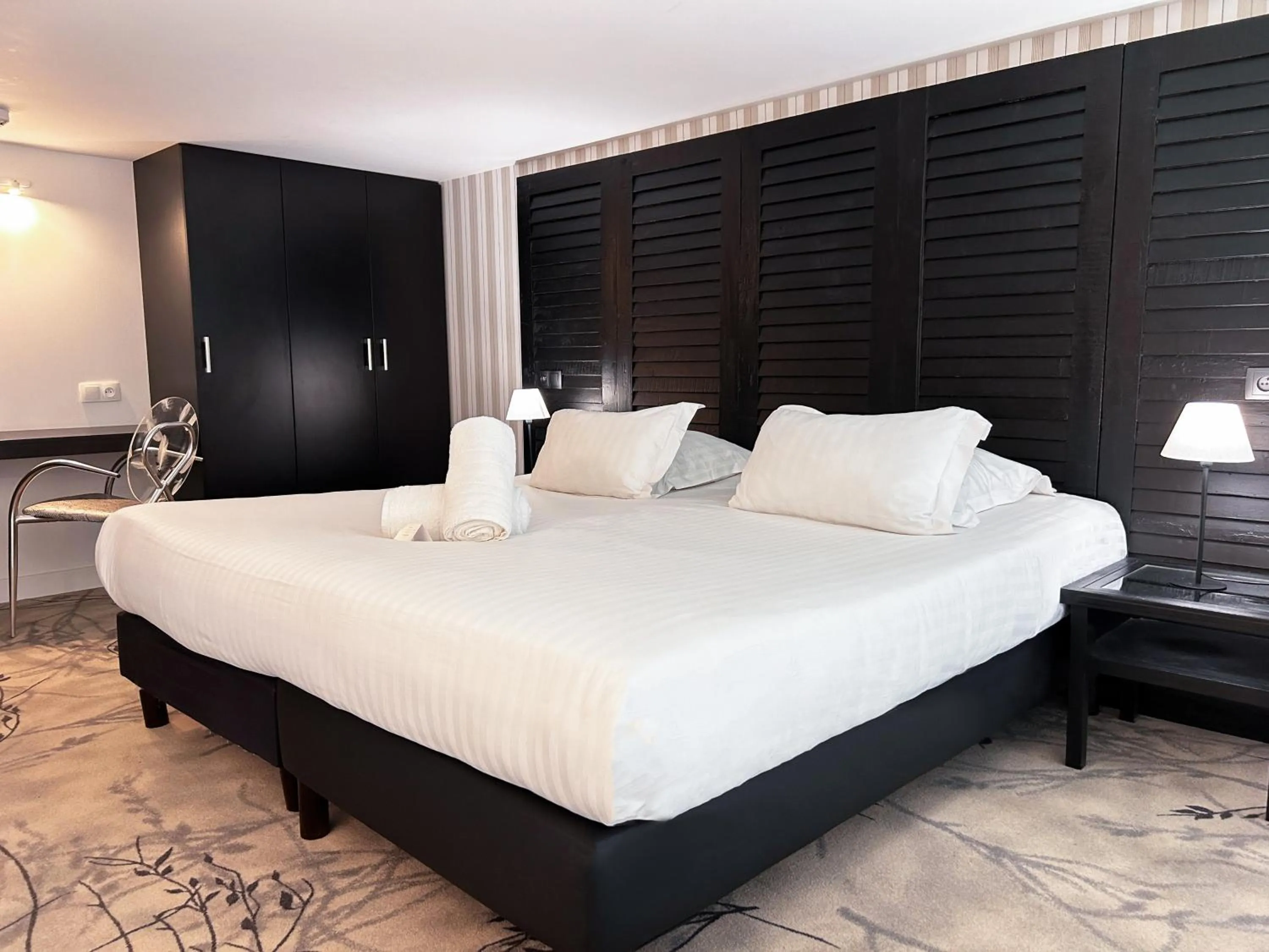 Bedroom, Bed in Le Grand Hôtel Le Touquet-Paris-Plage