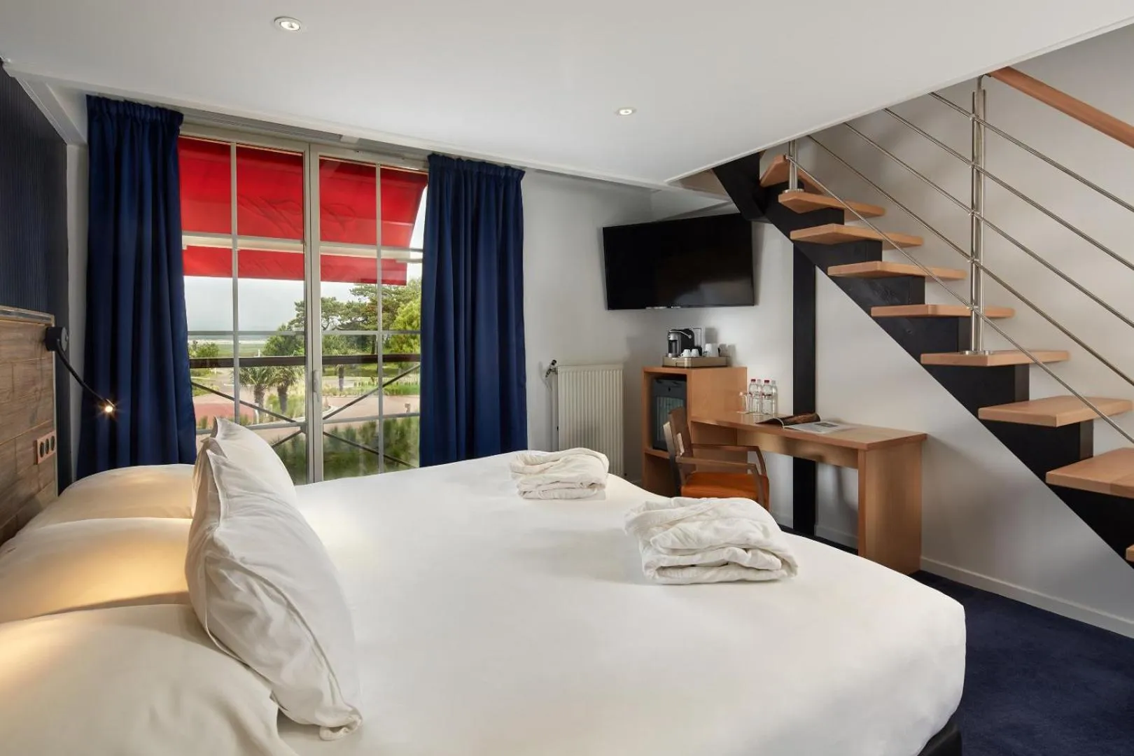 Bedroom, Bed in Le Grand Hôtel Le Touquet-Paris-Plage