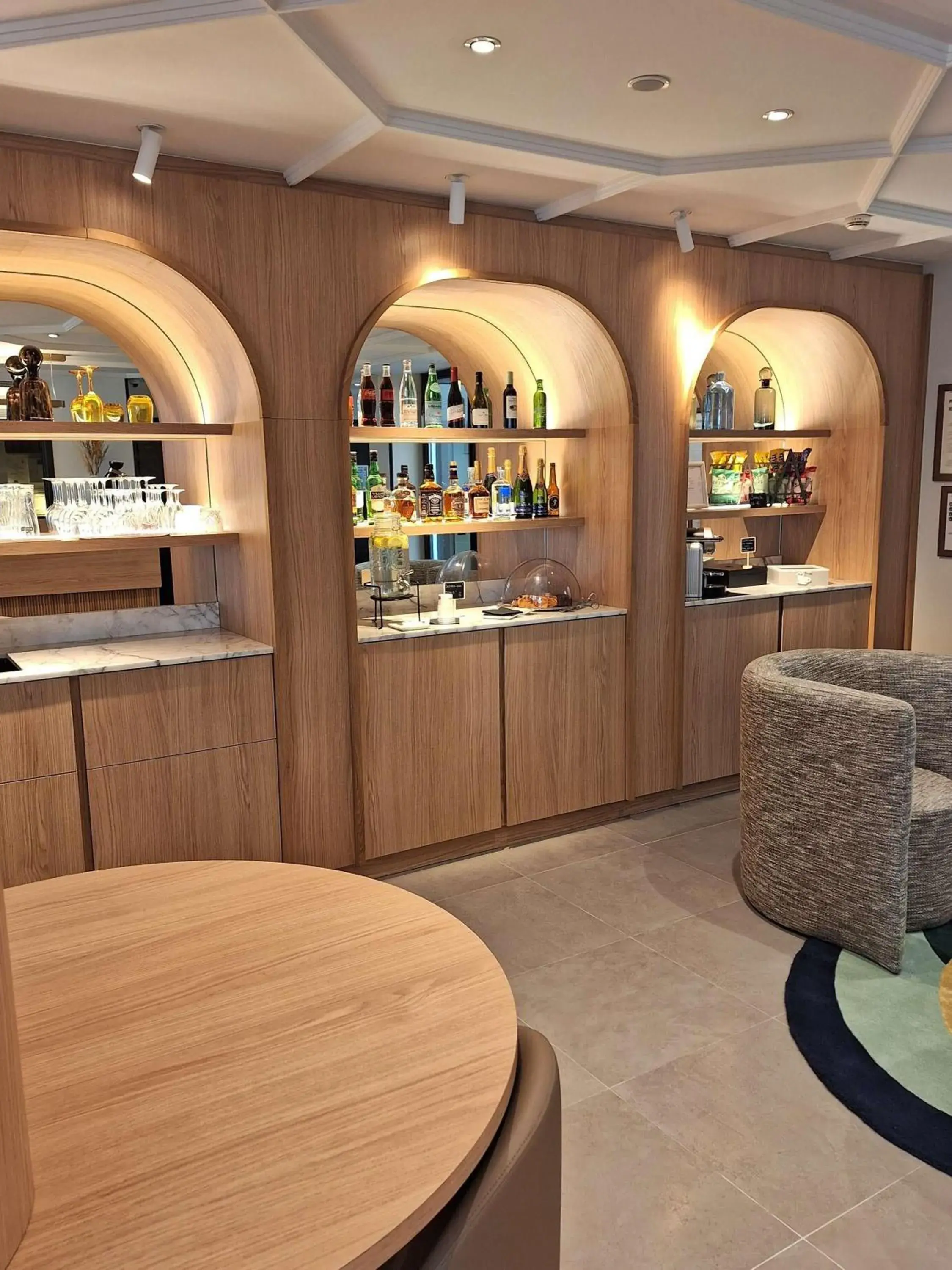 Property building in Mercure Paris Arc de Triomphe Wagram Property building in Mercure Paris Arc de Triomphe Wagram