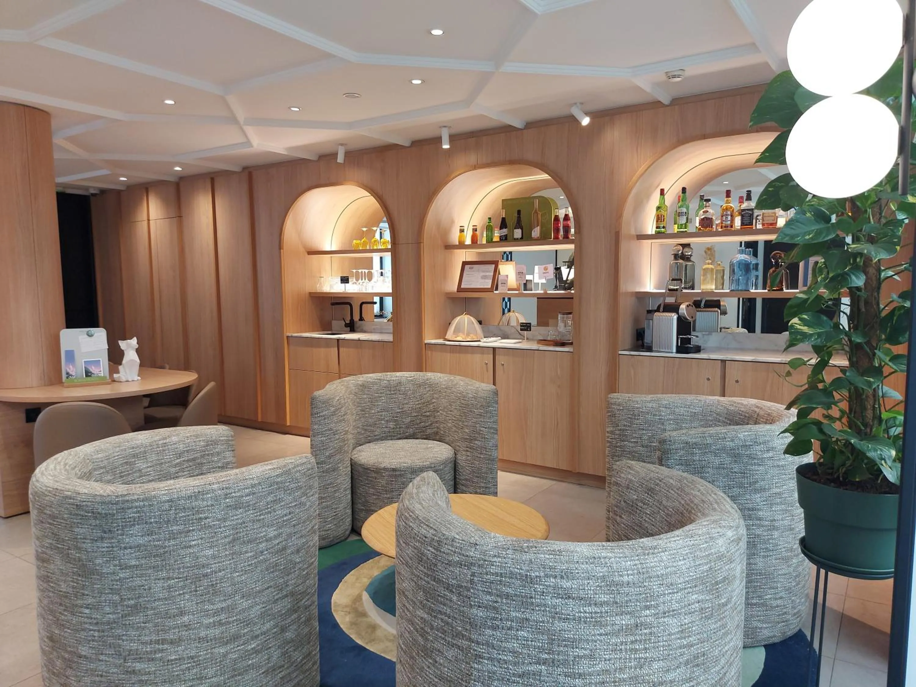 Lobby or reception in Mercure Paris Arc de Triomphe Wagram