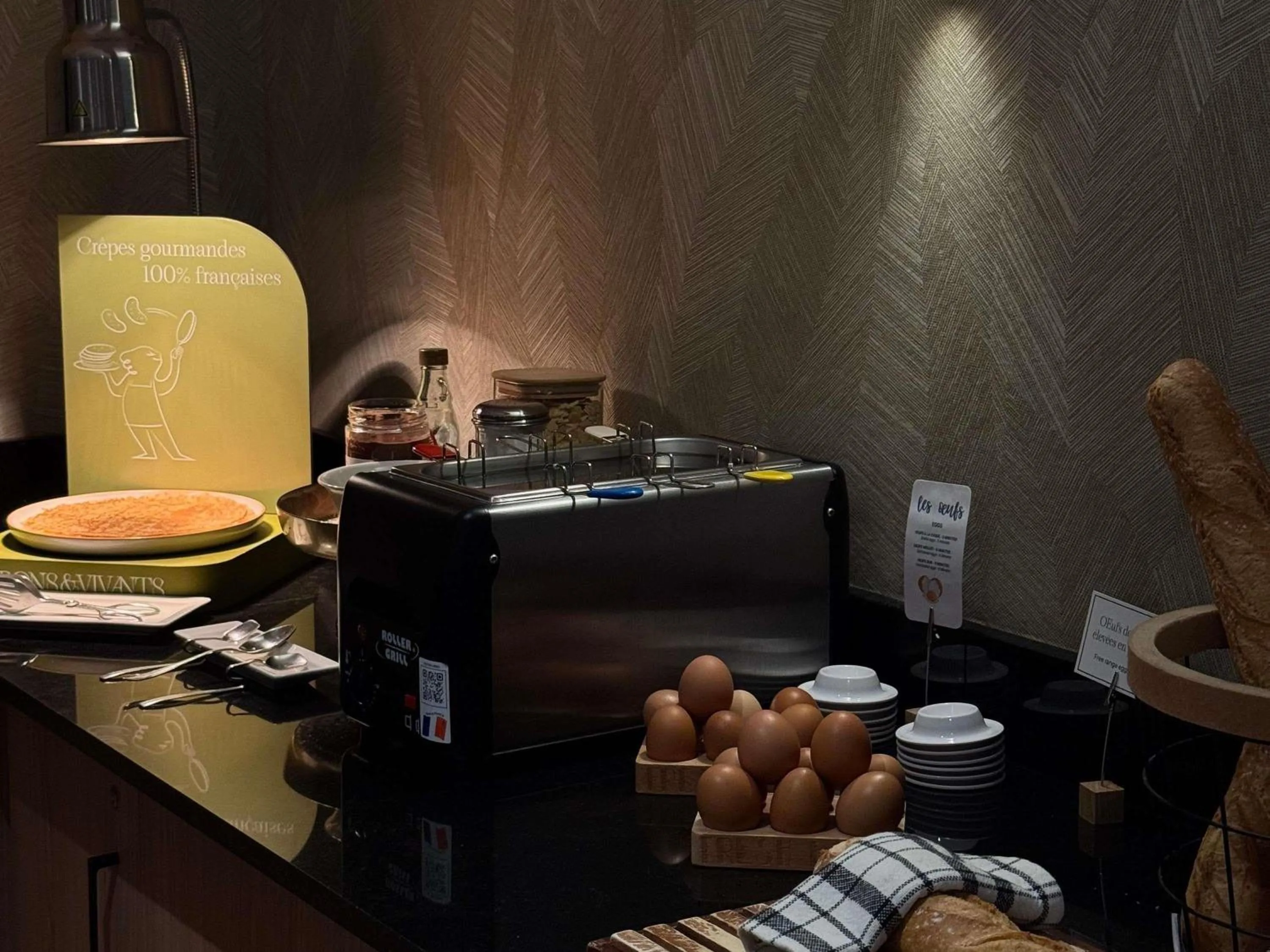 Breakfast in Mercure Paris Arc de Triomphe Wagram