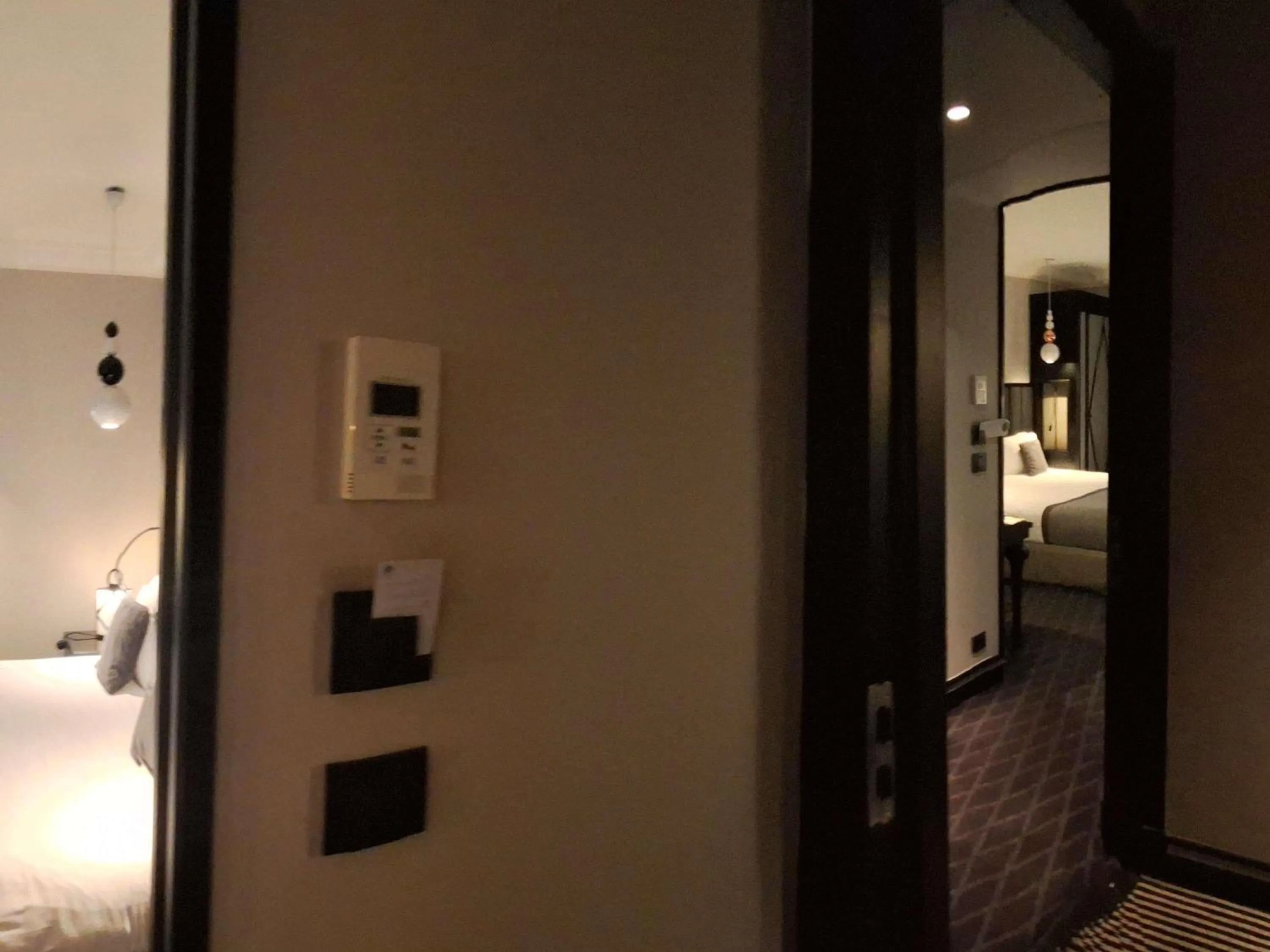 Bedroom in Mercure Paris Arc de Triomphe Wagram