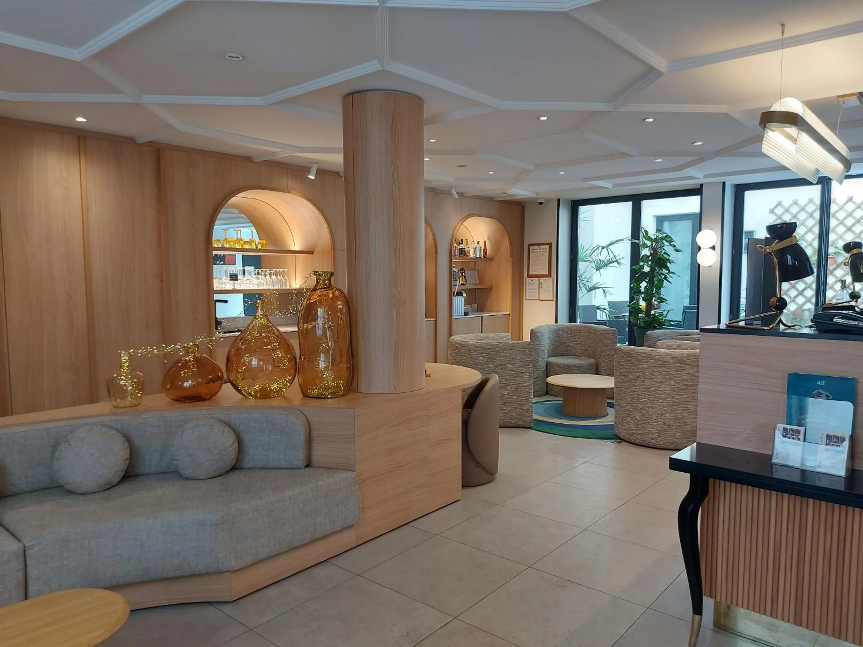 Lobby or reception in Mercure Paris Arc de Triomphe Wagram