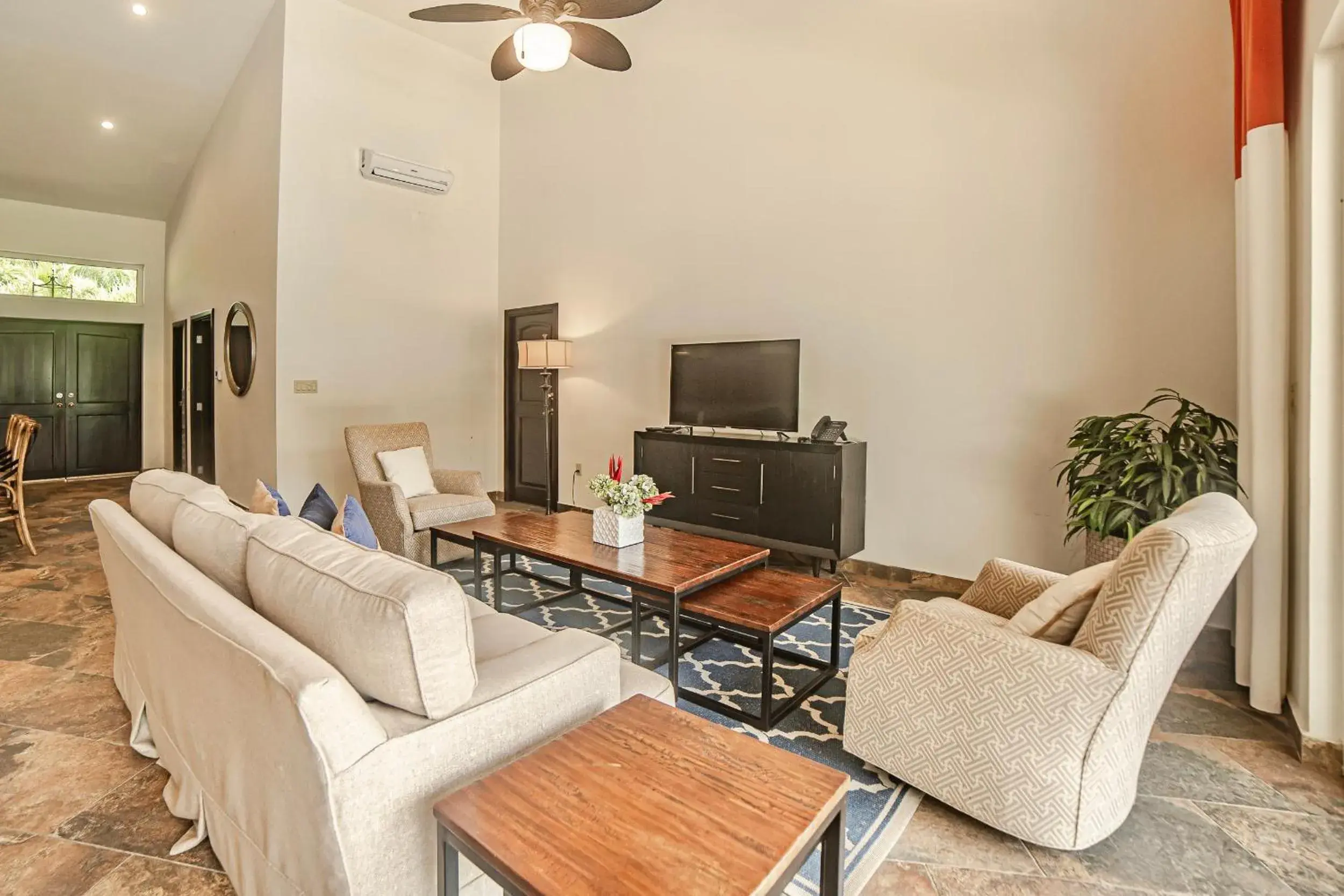 King Studio Beach Front in Red Frog Beach Island Resort King Studio Beach Front in Red Frog Beach Island Resort