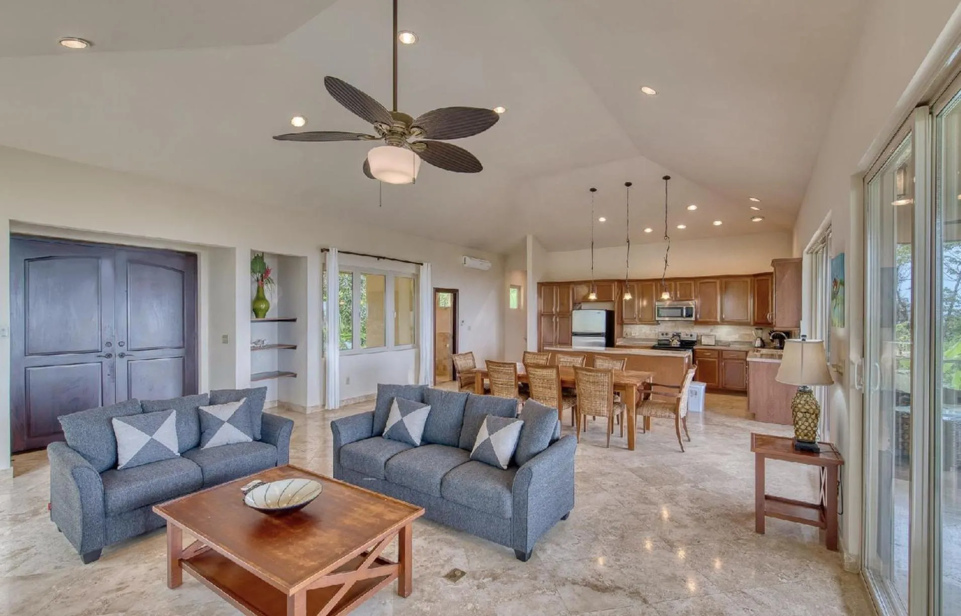 Kitchen or kitchenette in Red Frog Beach Island Resort