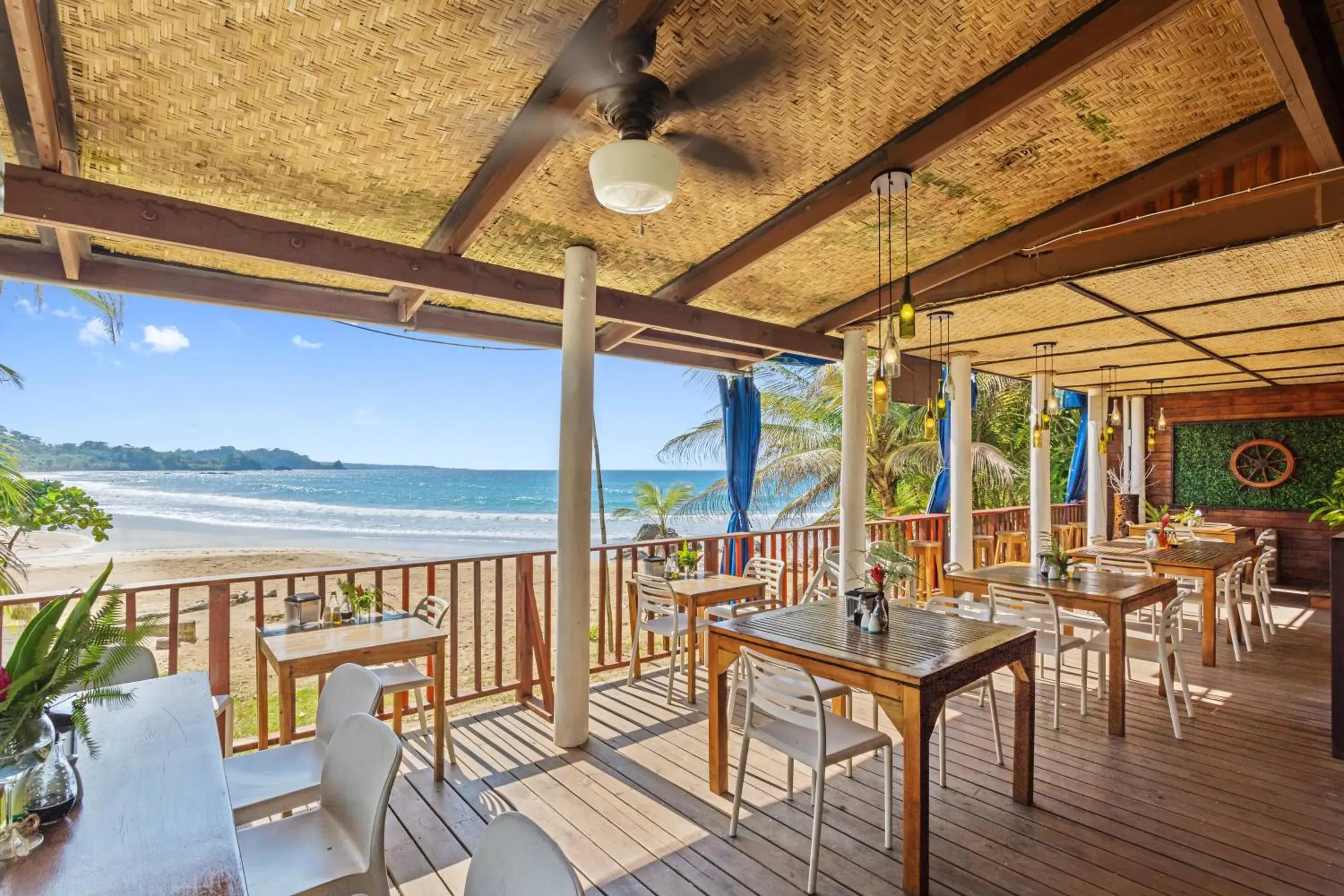 Lounge or bar in Red Frog Beach Island Resort Lounge or bar in Red Frog Beach Island Resort