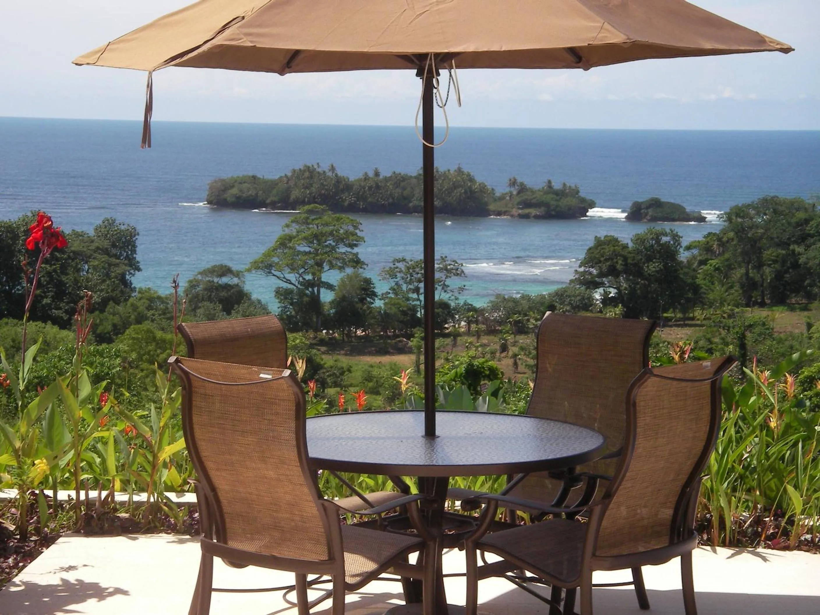 Red Frog Beach Island Resort