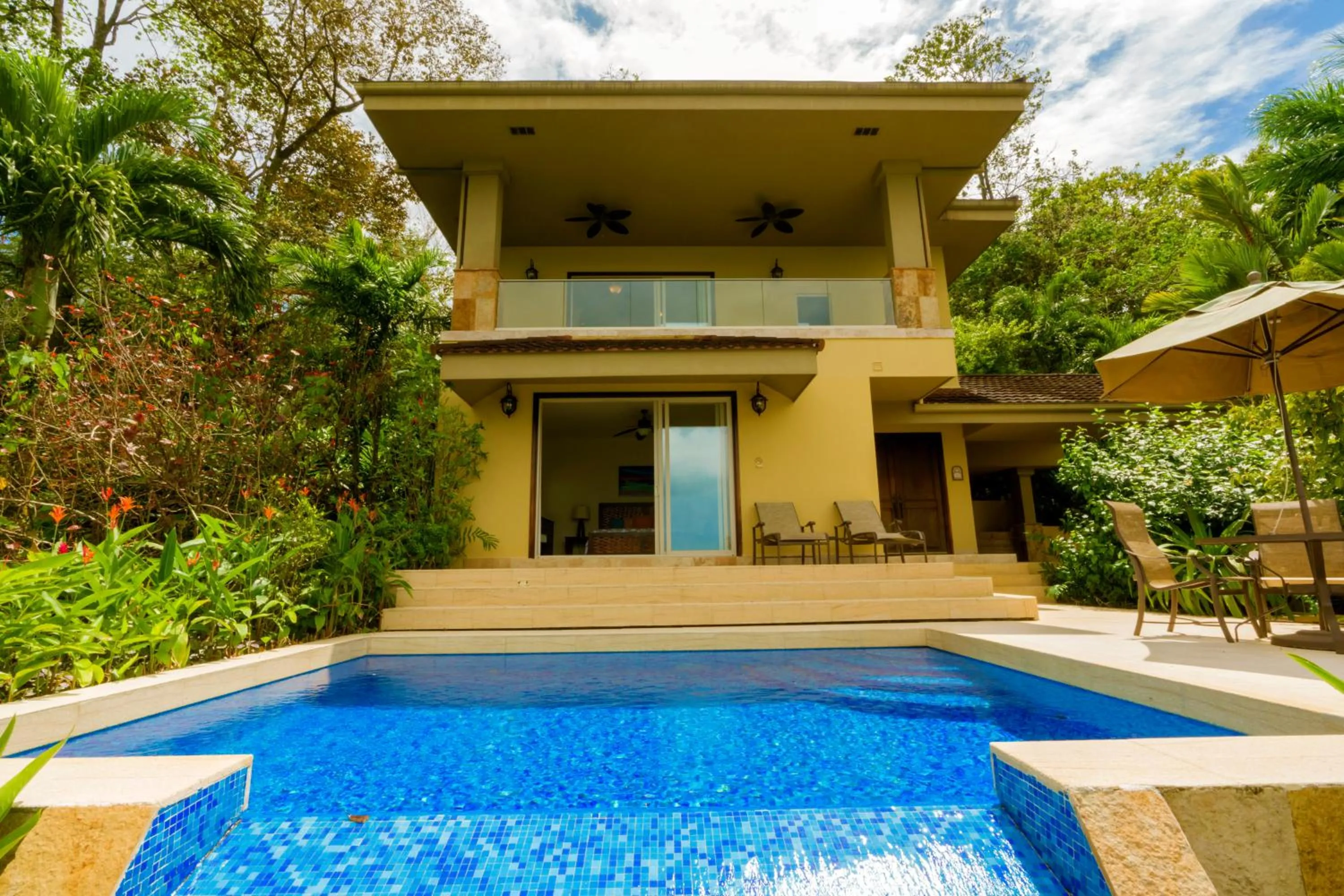 Red Frog Beach Island Resort