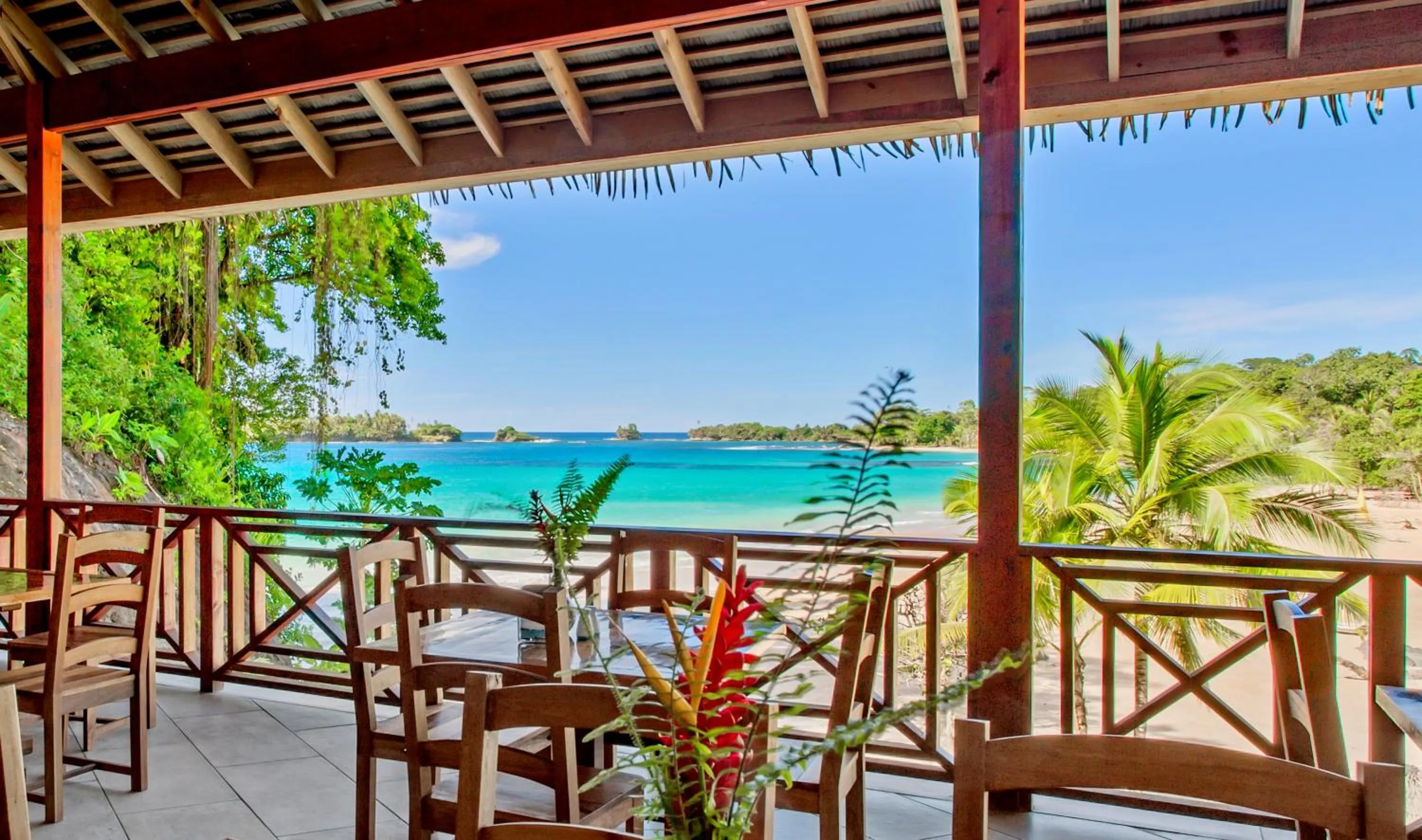 Restaurant/places to eat in Red Frog Beach Island Resort