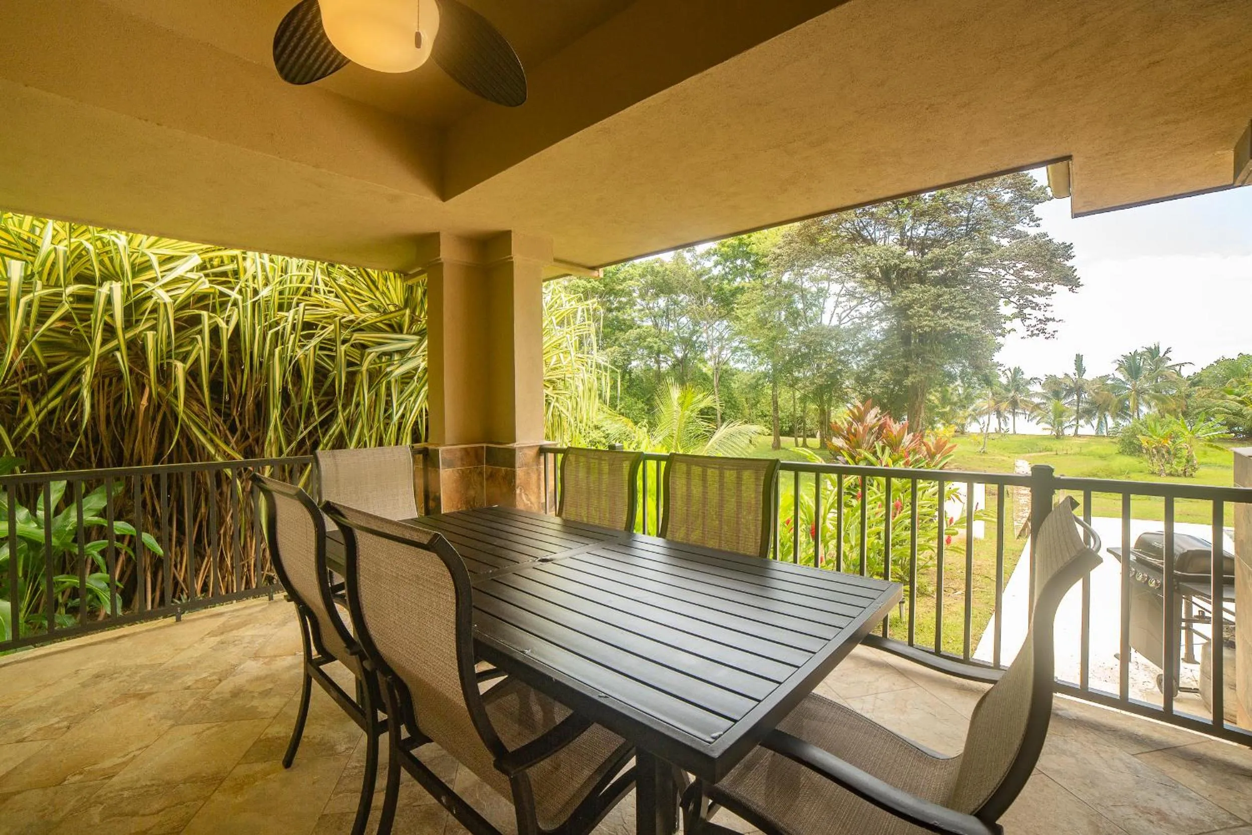 Red Frog Beach Island Resort