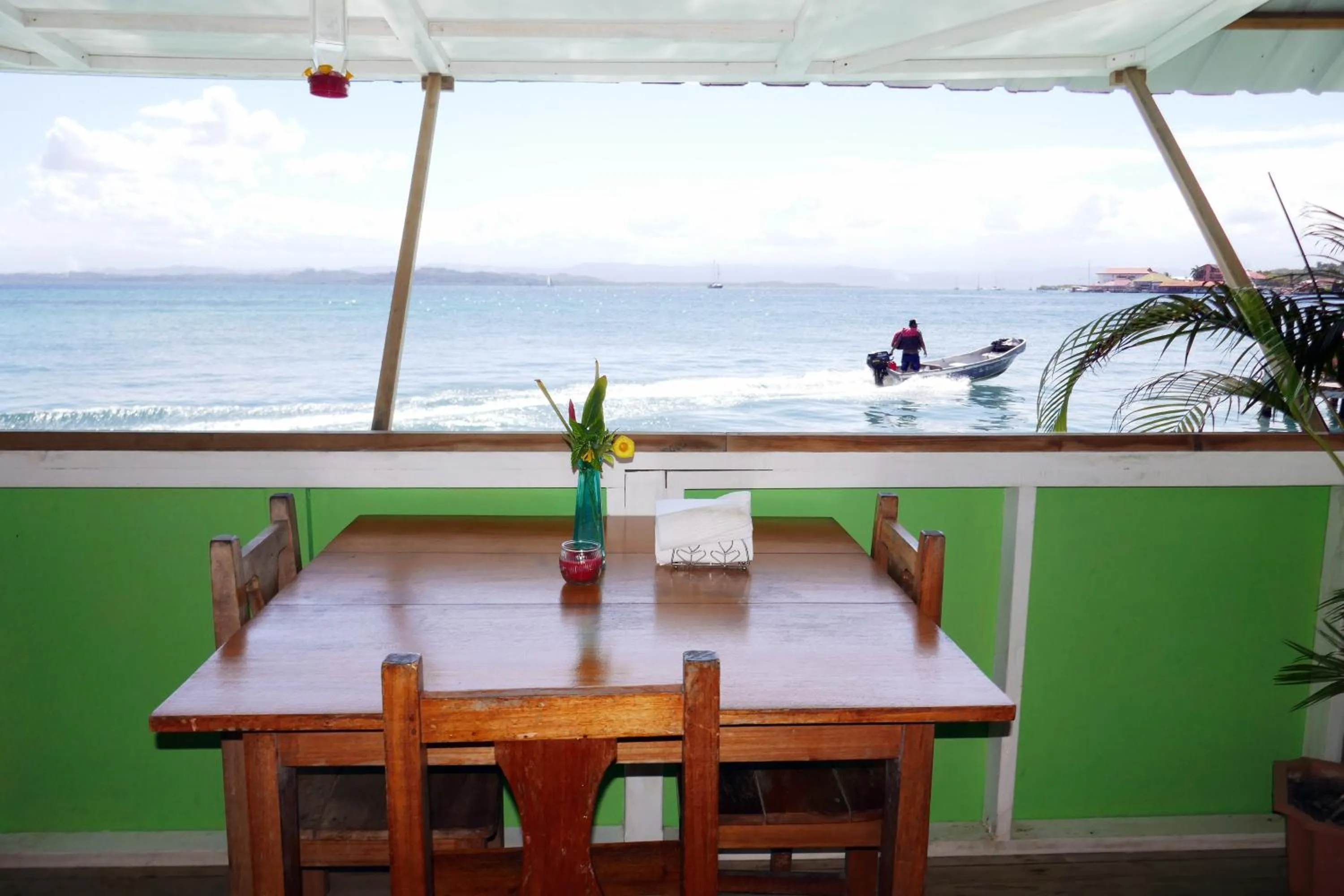Dining area in Faro del Colibri