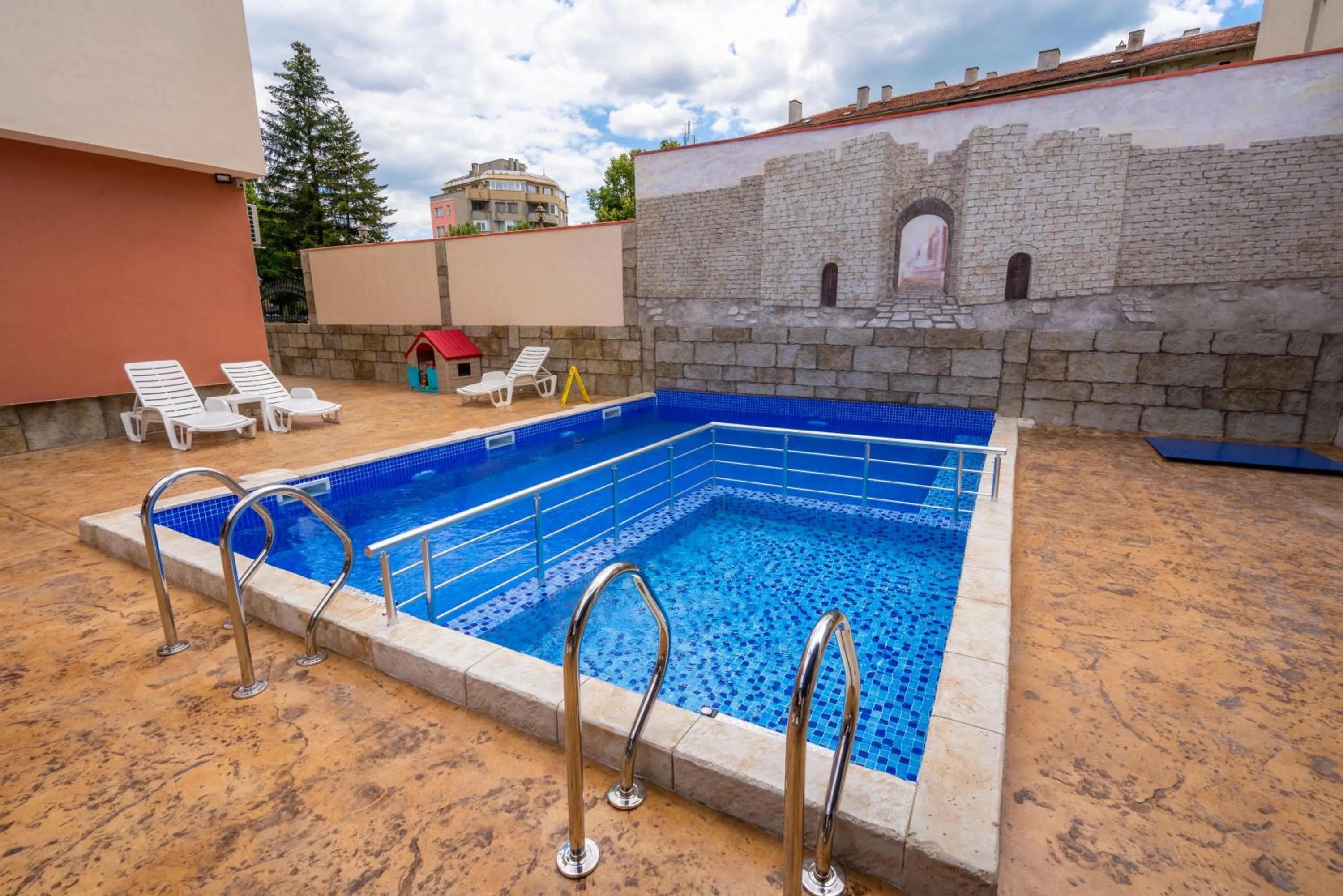 Swimming pool in Family Hotel Preslav