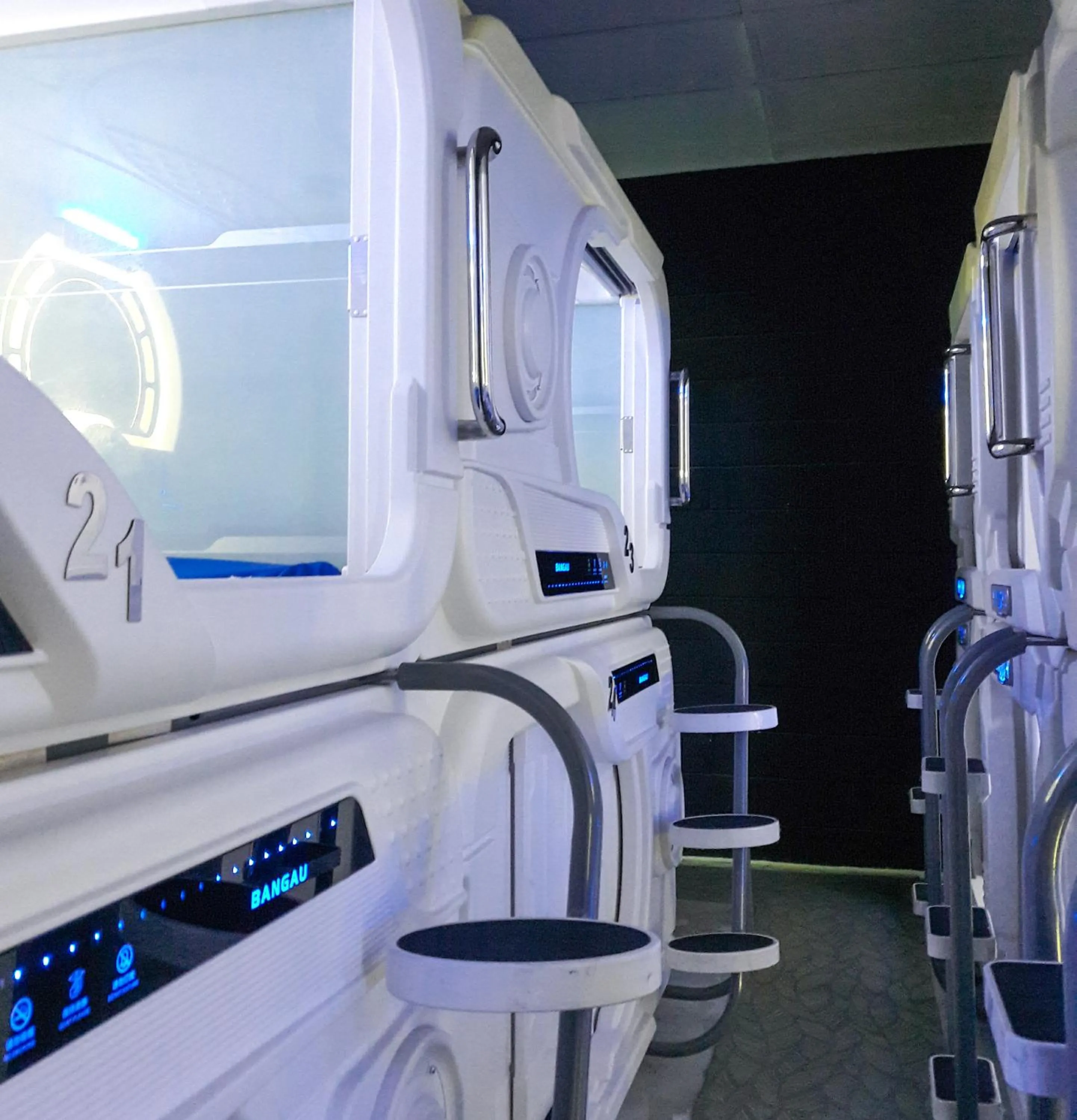 Bangau - Short Term Rest Area Capsule Hotel