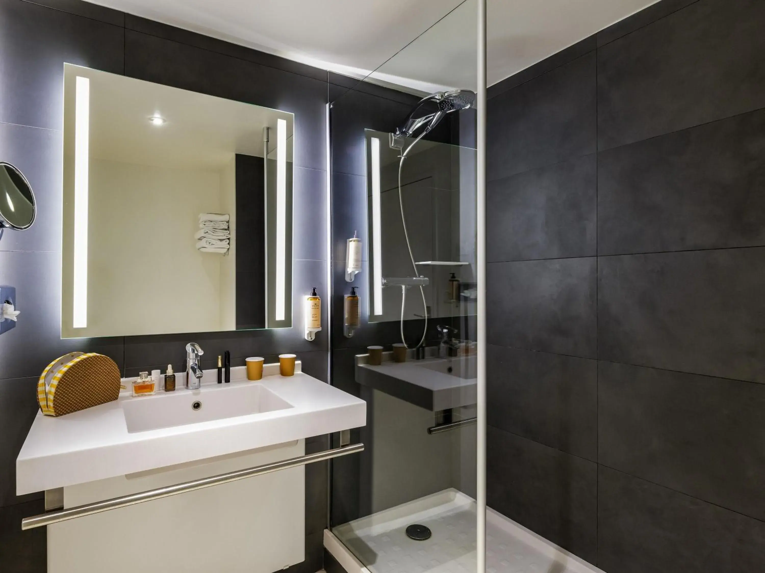 Classic Double Room in Hôtel Mercure Lyon Centre Lumière Classic Double Room in Hôtel Mercure Lyon Centre Lumière