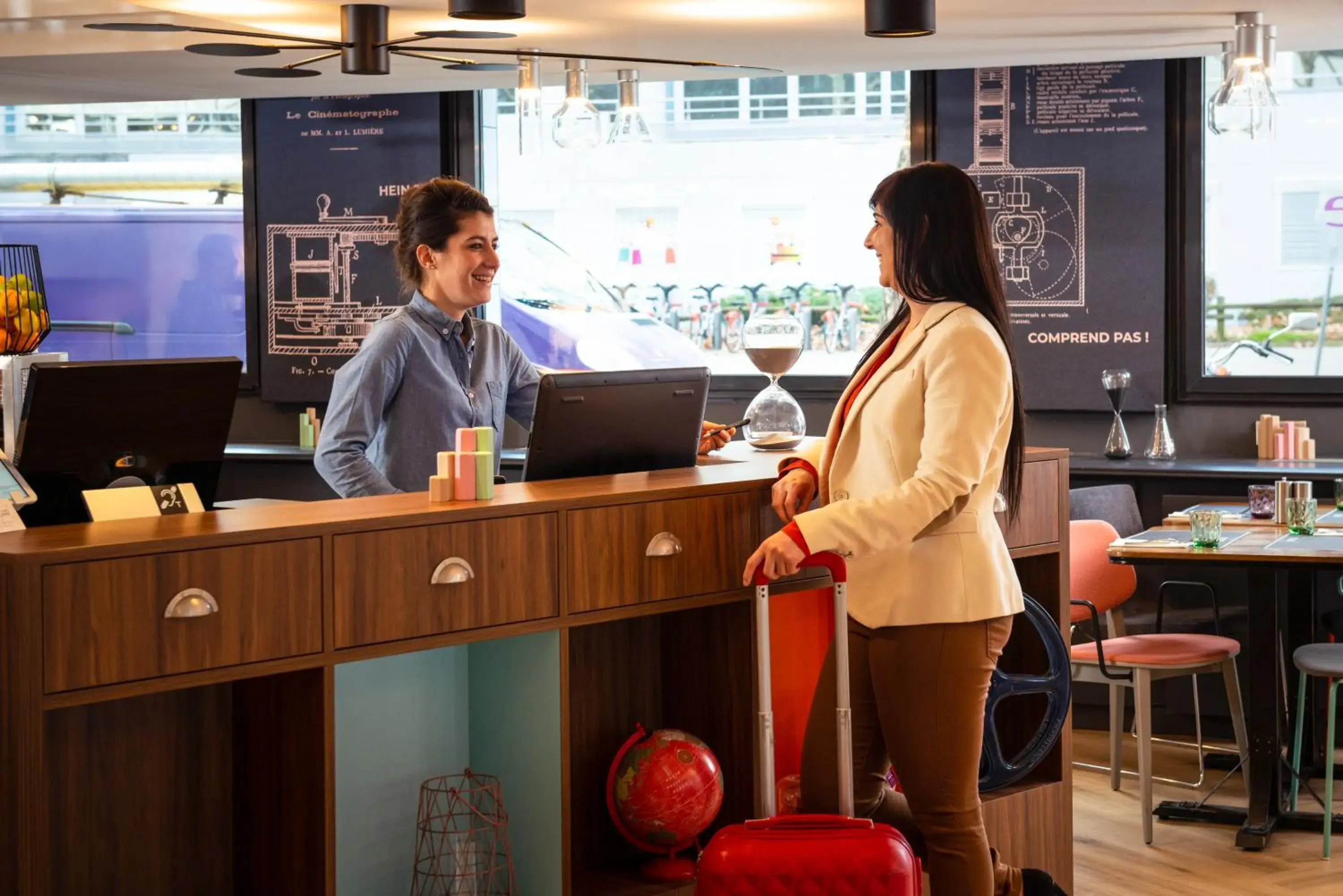 Lobby or reception in Hôtel Mercure Lyon Centre Lumière Lobby or reception in Hôtel Mercure Lyon Centre Lumière