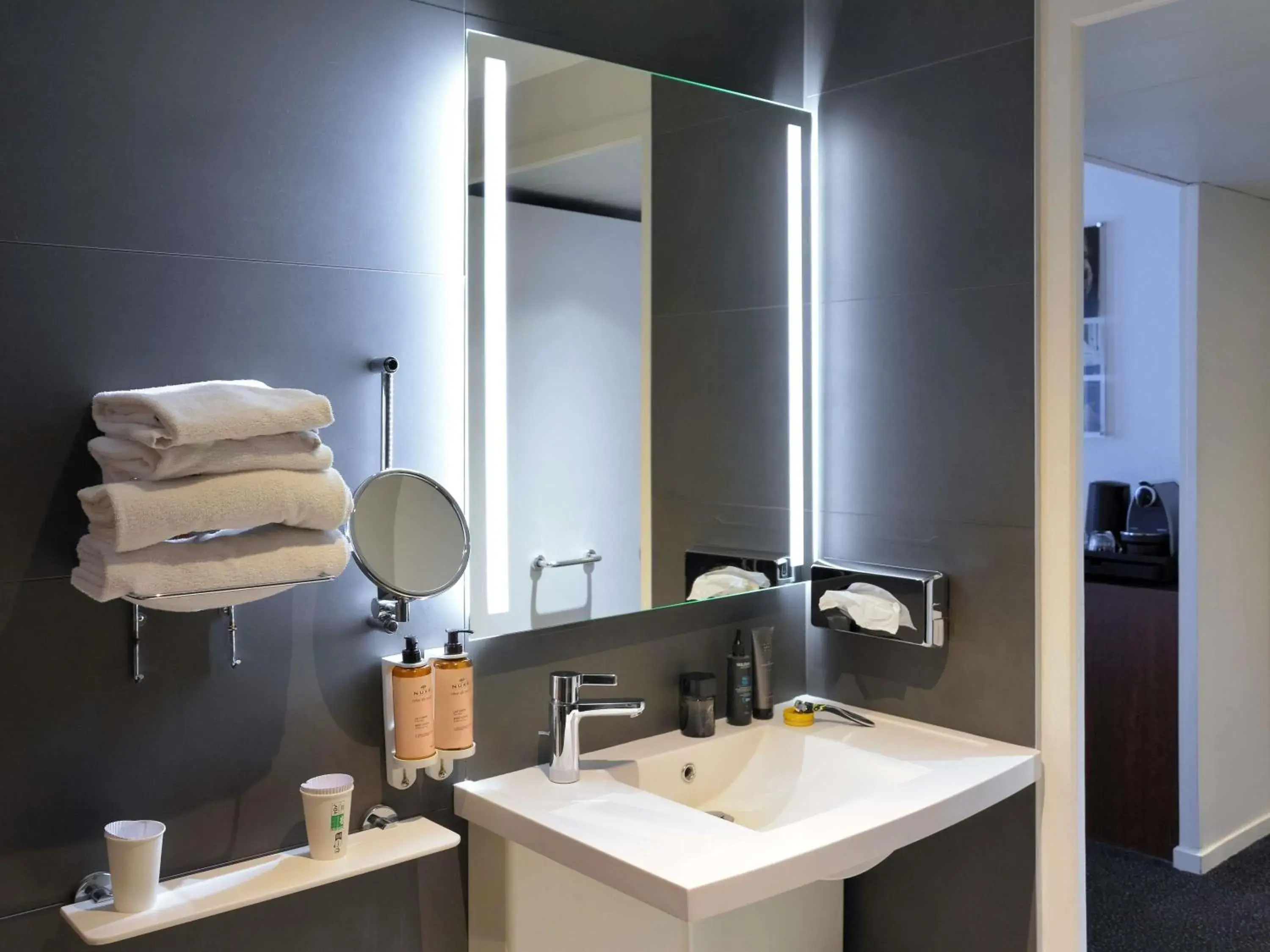 Bedroom in Hôtel Mercure Lyon Centre Lumière Bedroom in Hôtel Mercure Lyon Centre Lumière