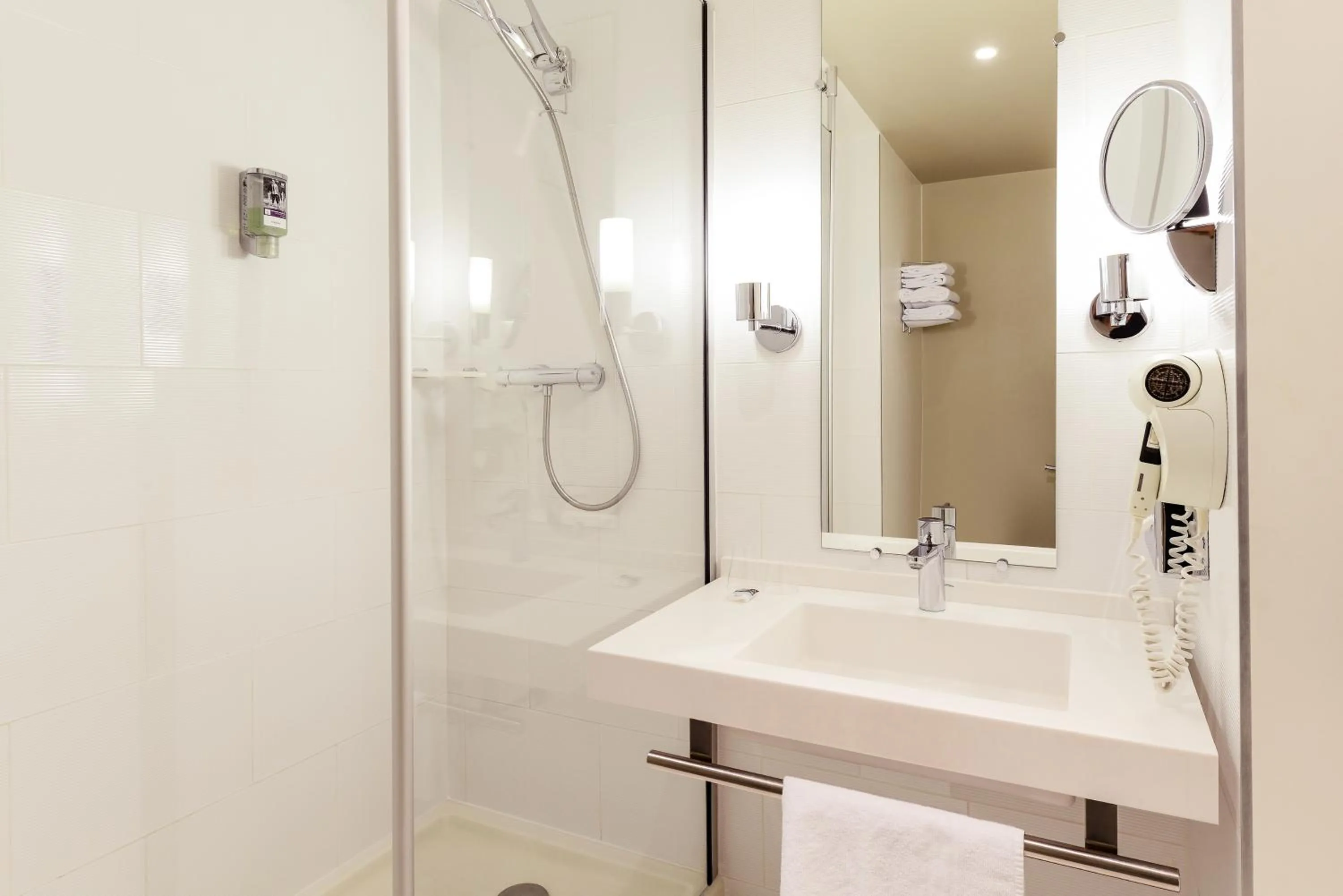 Bathroom in Hôtel Mercure Lyon Centre Lumière