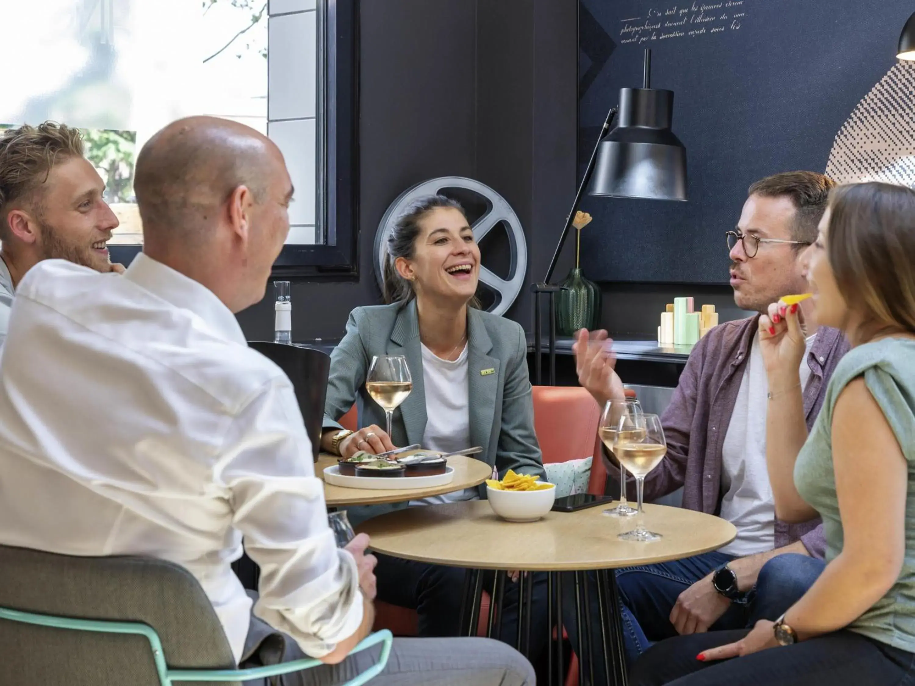 Lounge or bar in Hôtel Mercure Lyon Centre Lumière Lounge or bar in Hôtel Mercure Lyon Centre Lumière