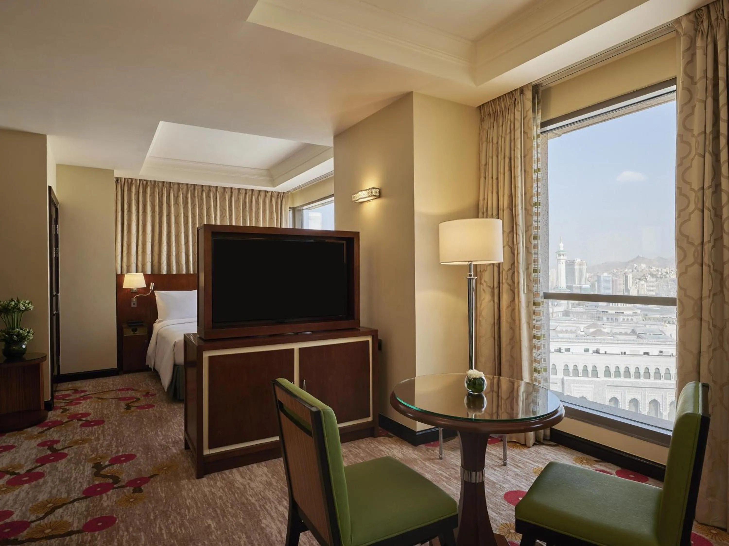 Living room, Bed in Hilton Suites Jabal Omar Makkah