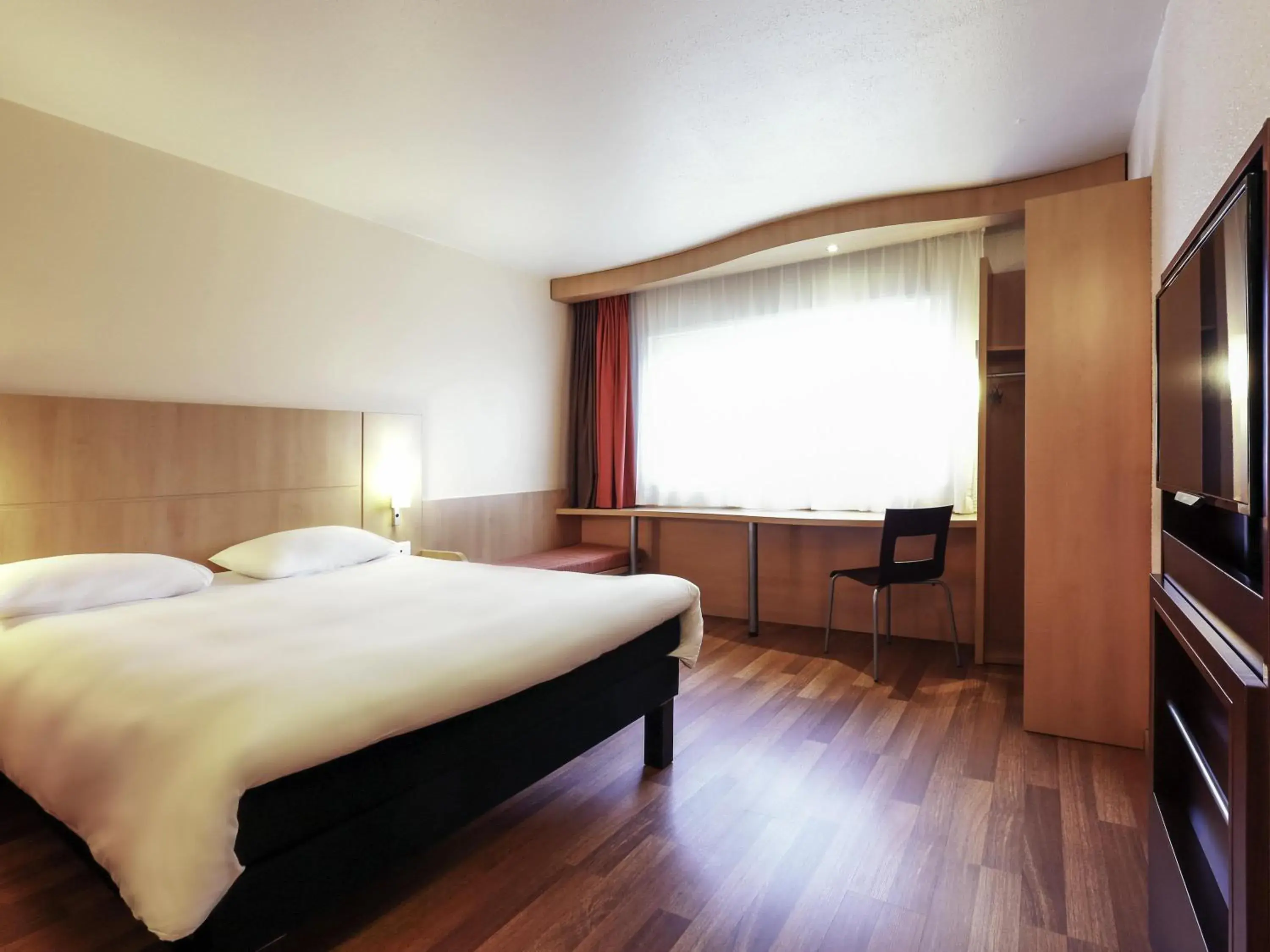 Bedroom, Bed in ibis Charleville Mézières Bedroom, Bed in ibis Charleville Mézières