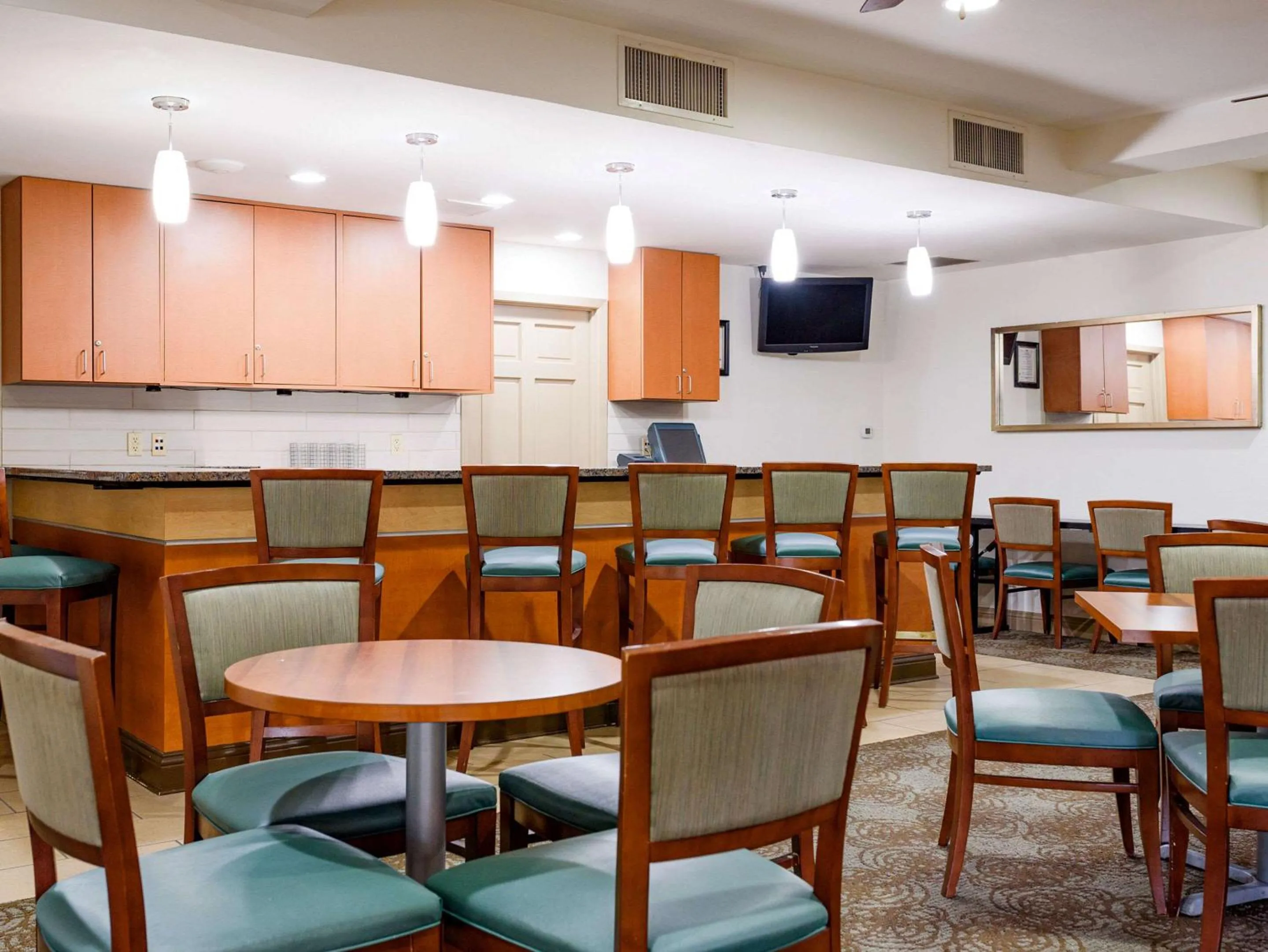 Restaurant/places to eat in Comfort Suites Baton Rouge South I-10