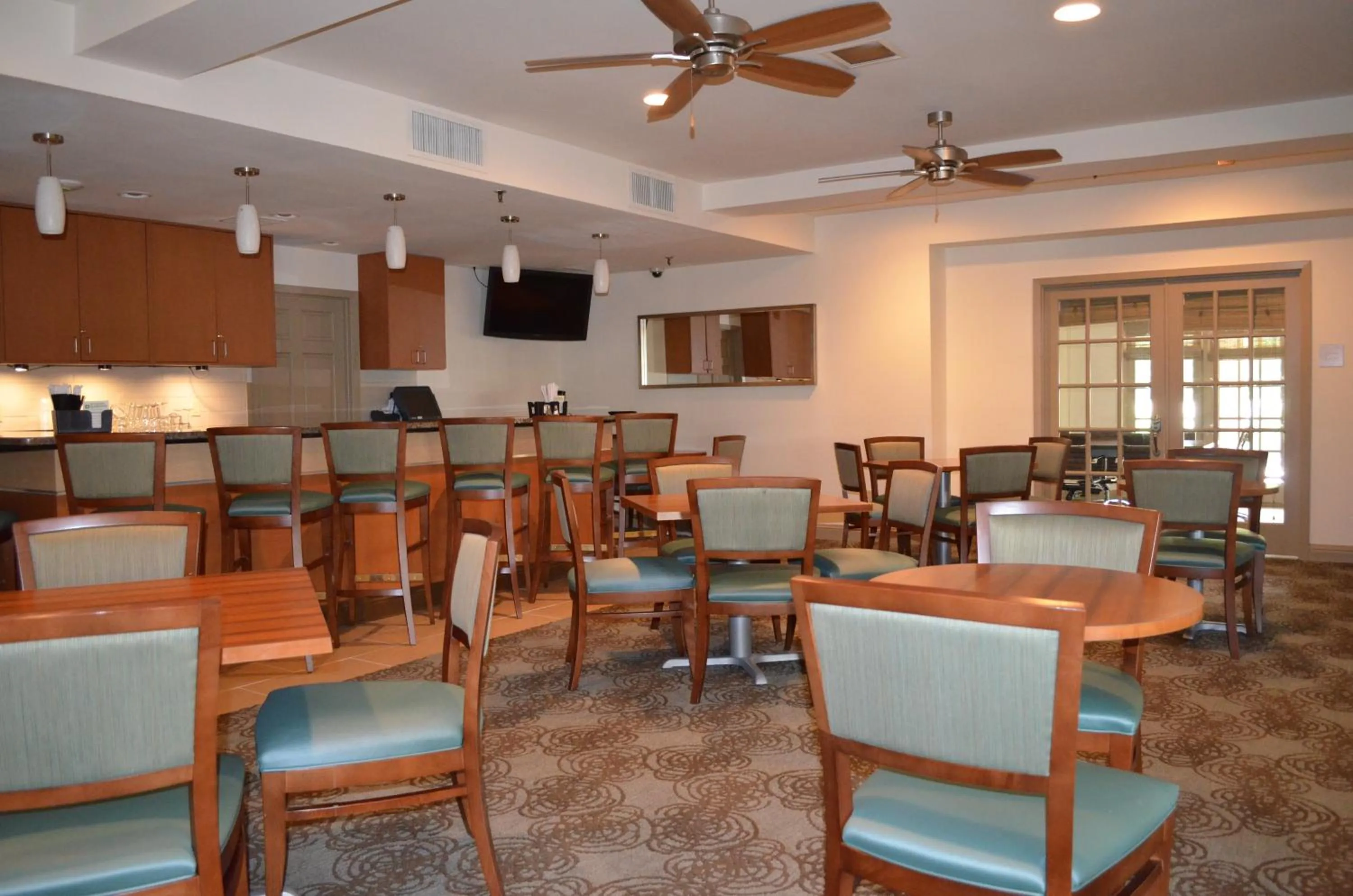 Restaurant/places to eat in Comfort Suites Baton Rouge South I-10