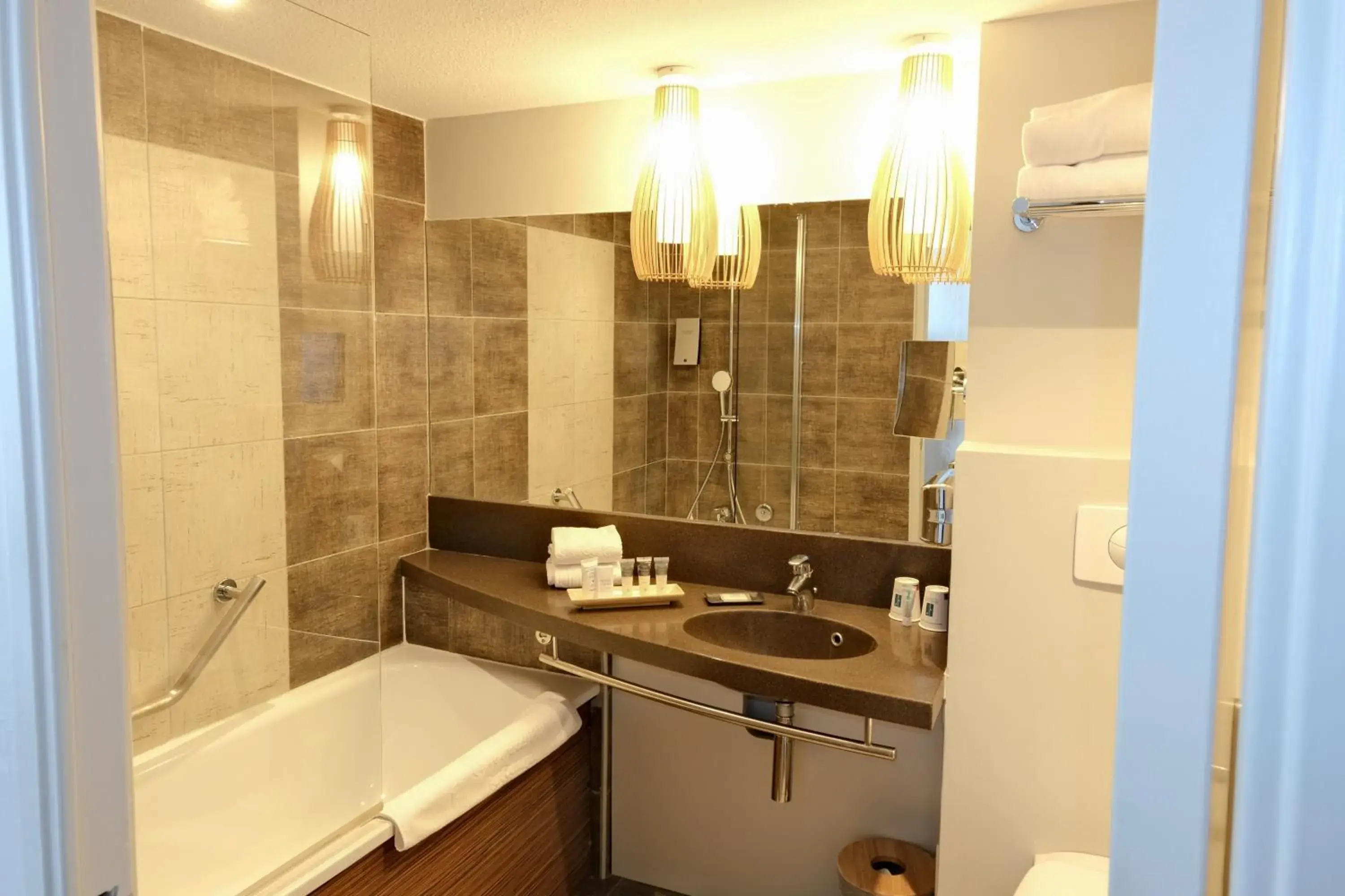 Double Room with Harbor or Pool view in Thalazur Port-Camargue - Hotel & Spa Double Room with Harbor or Pool view in Thalazur Port-Camargue - Hotel & Spa