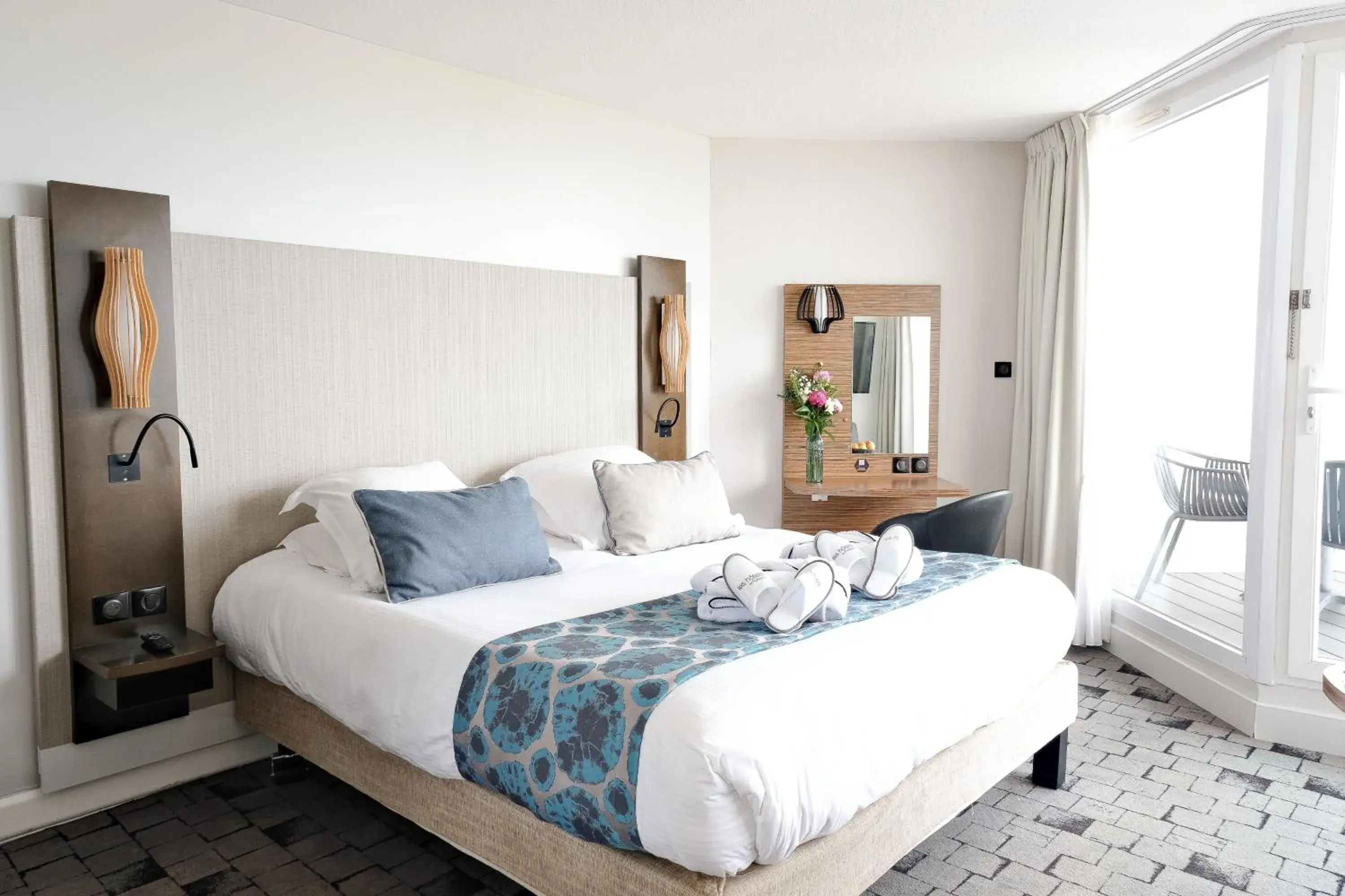 Deluxe Double Room with Sea View in Thalazur Port-Camargue - Hotel & Spa Deluxe Double Room with Sea View in Thalazur Port-Camargue - Hotel & Spa