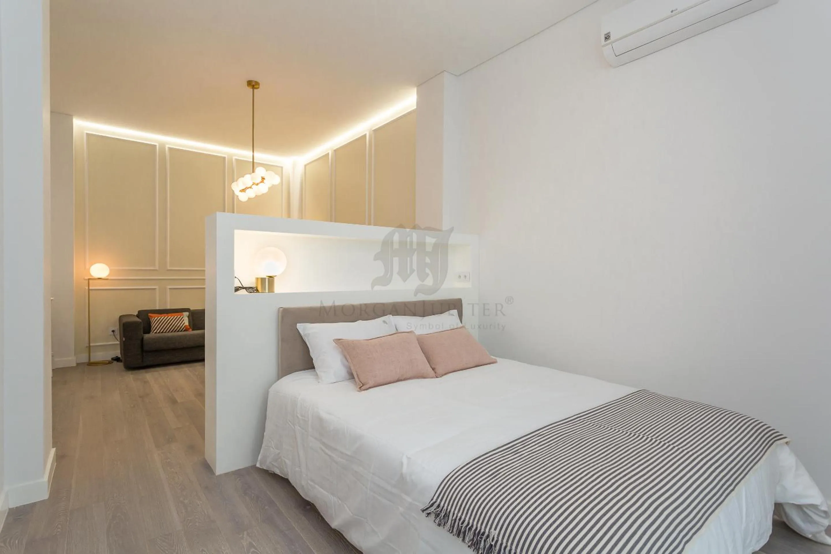 Photo of the whole room, Bed in Morgan-Jupiter Apartments