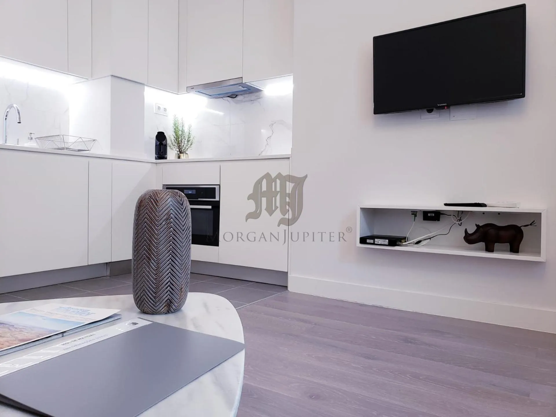 Communal lounge/ TV room in Morgan-Jupiter Apartments