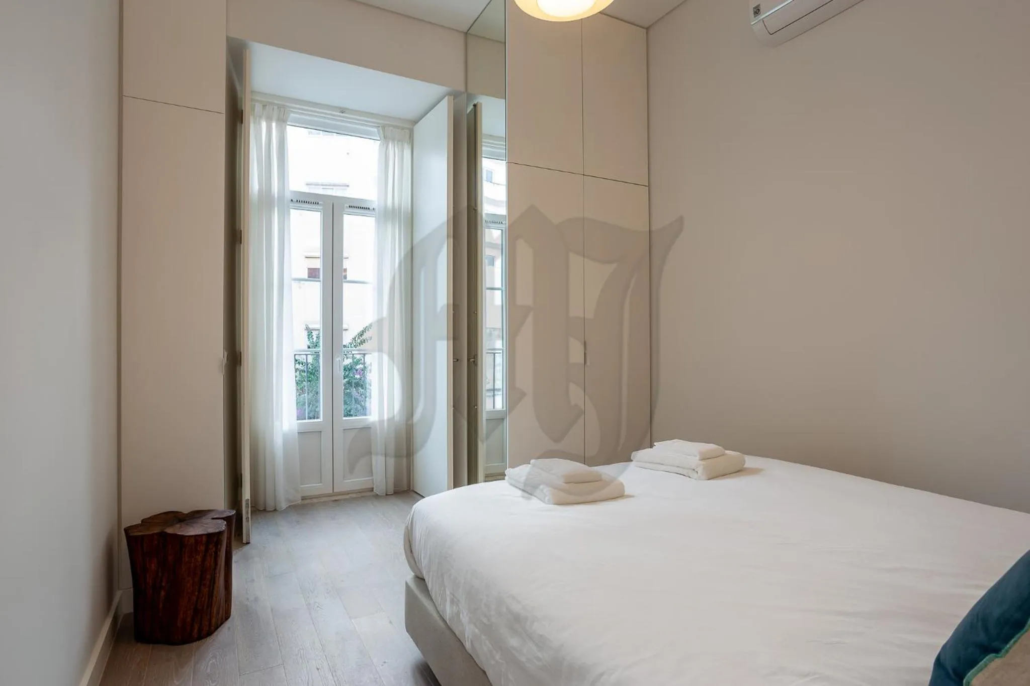 Photo of the whole room, Bed in Morgan-Jupiter Apartments