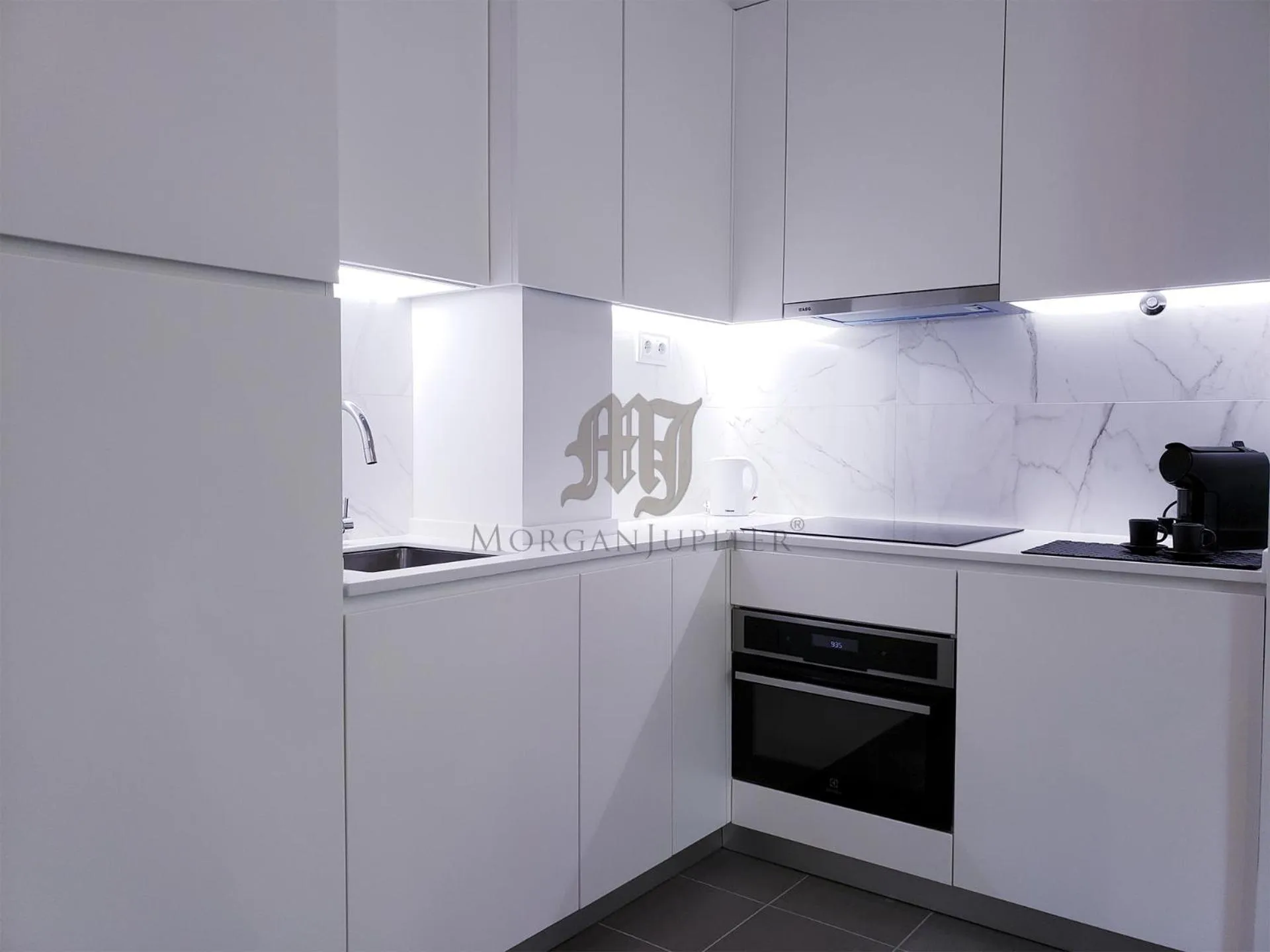 Kitchen or kitchenette in Morgan-Jupiter Apartments