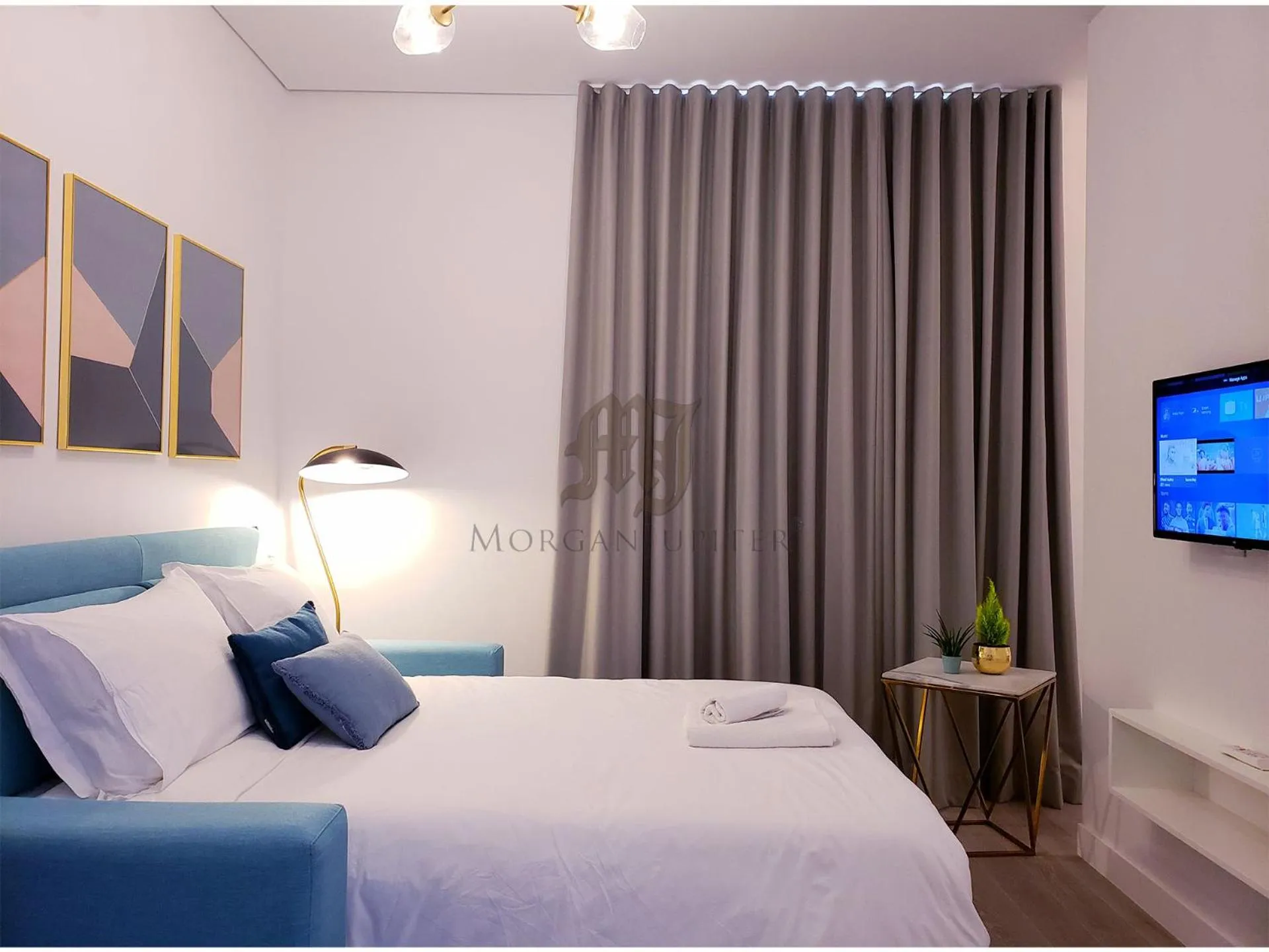 TV and multimedia, Bed in Morgan-Jupiter Apartments