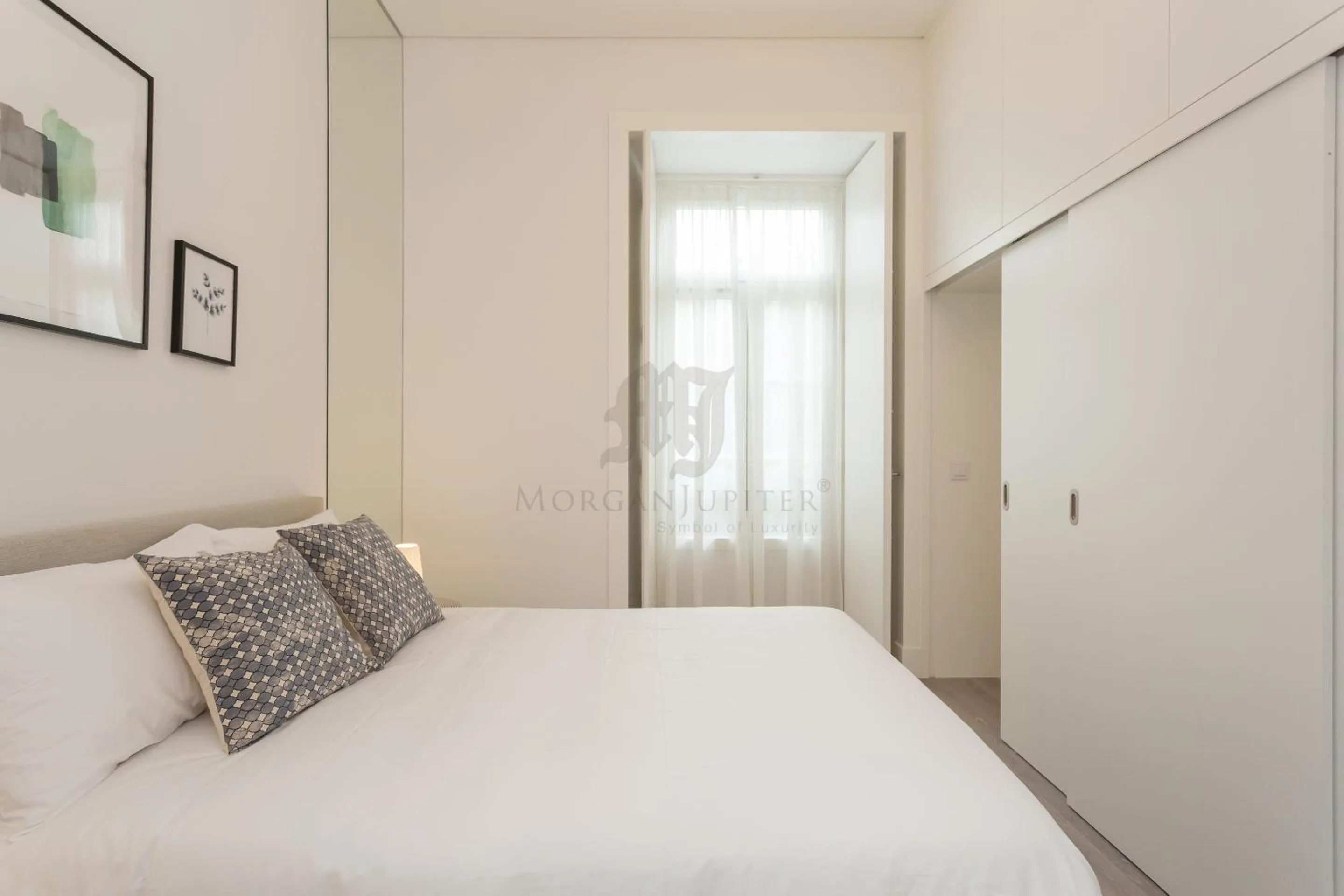 Photo of the whole room, Bed in Morgan-Jupiter Apartments