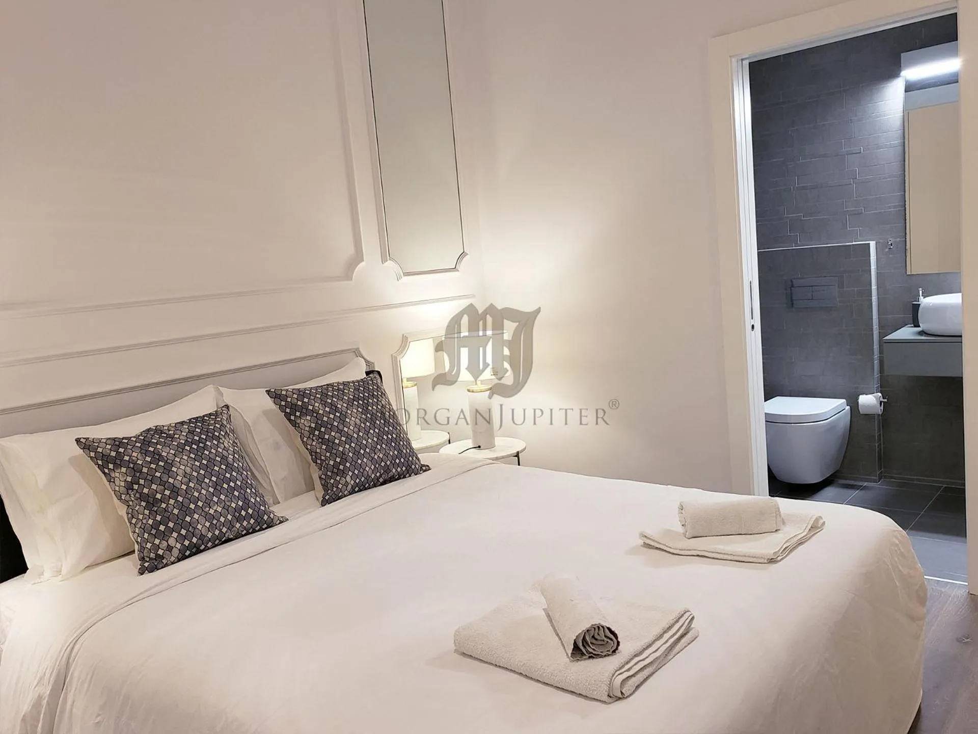 Photo of the whole room, Bed in Morgan-Jupiter Apartments