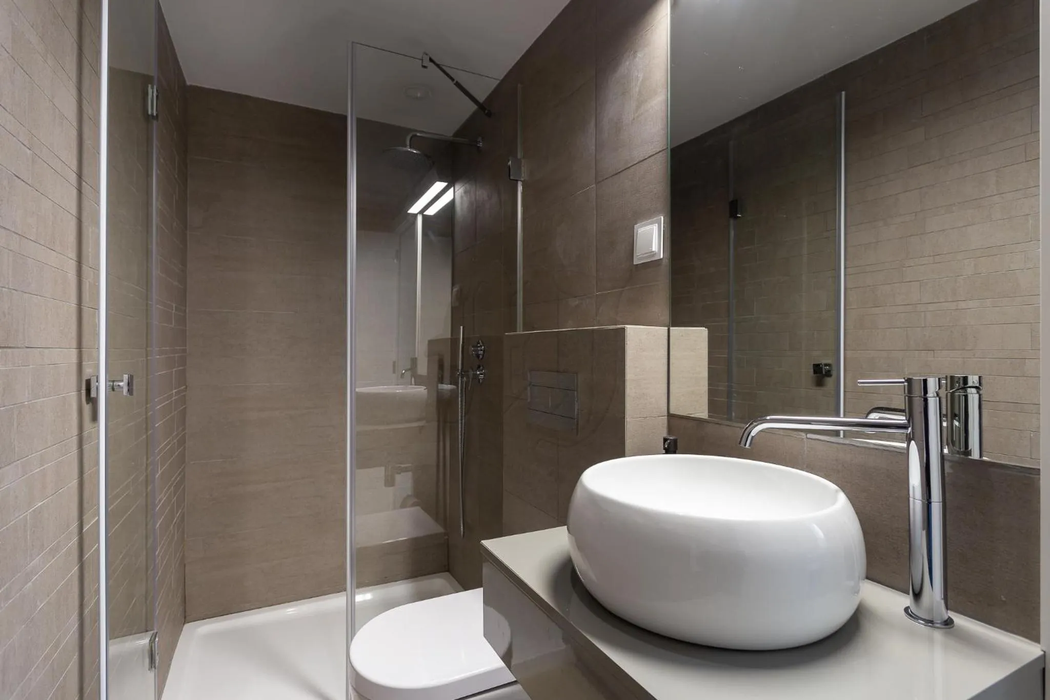 Shower in Morgan-Jupiter Apartments