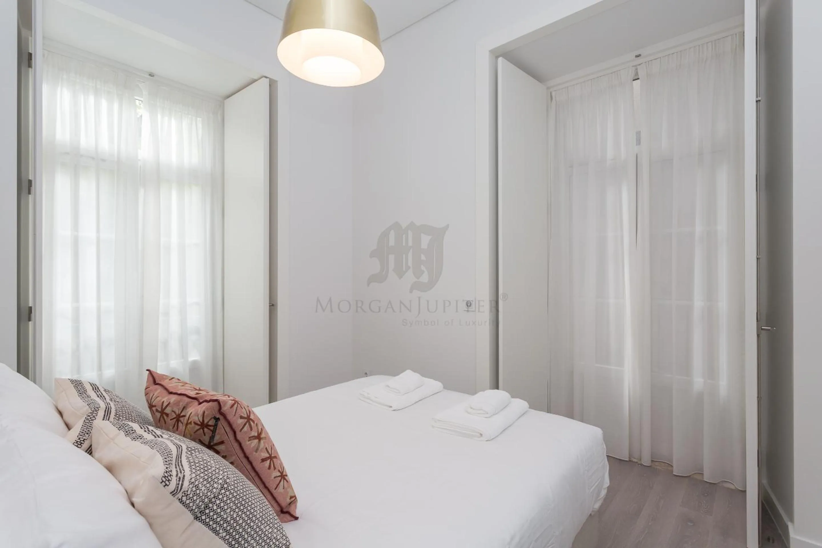 Photo of the whole room, Bed in Morgan-Jupiter Apartments